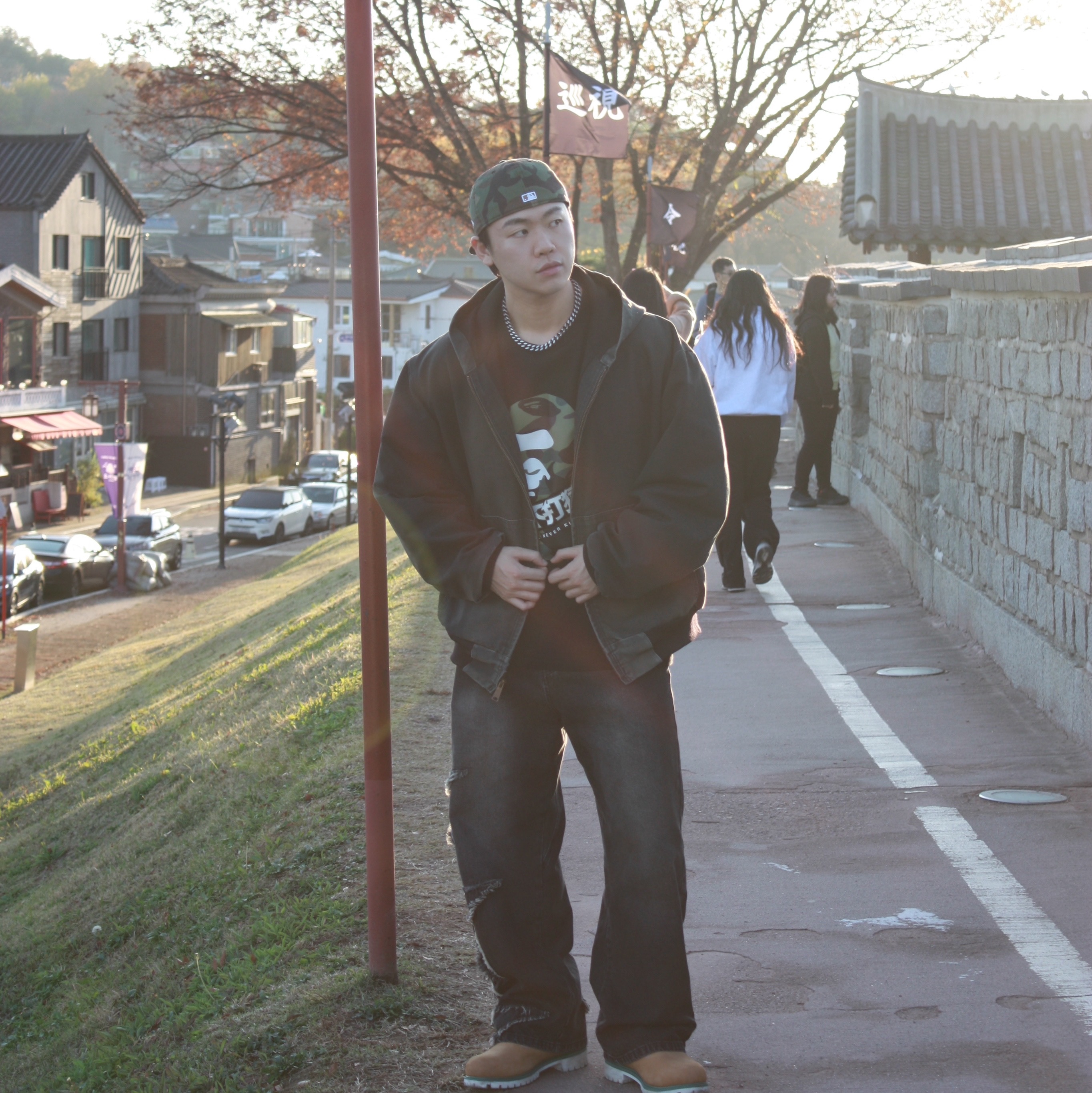 KASINA x Timberland 6 In Premium Vibram GTX Wheat, BAPE ABC Camo College T-Shirt Black Green 착용 스타일 - 2