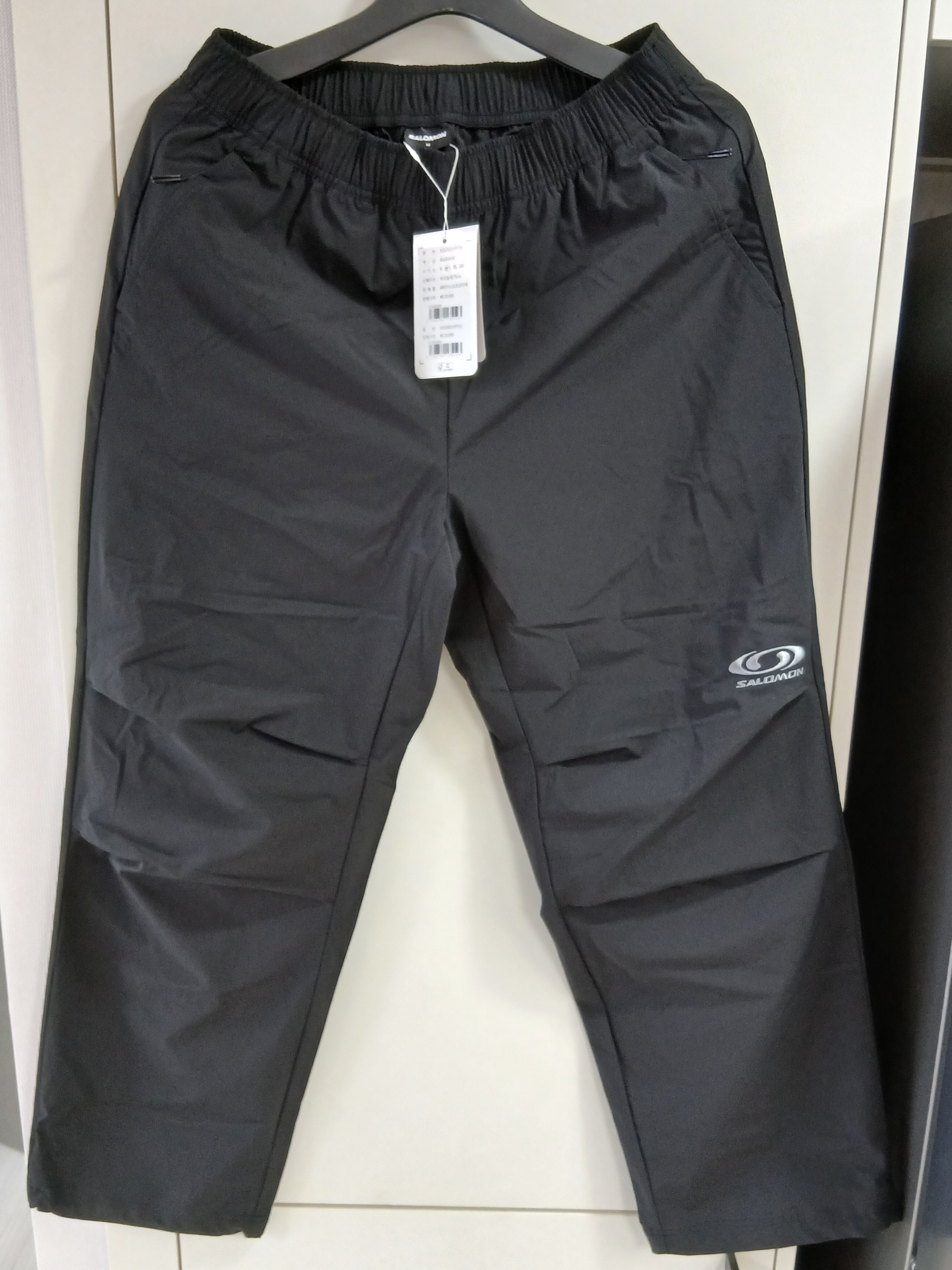 Salomon Link Parachute Pants Black 착용 스타일 - 1