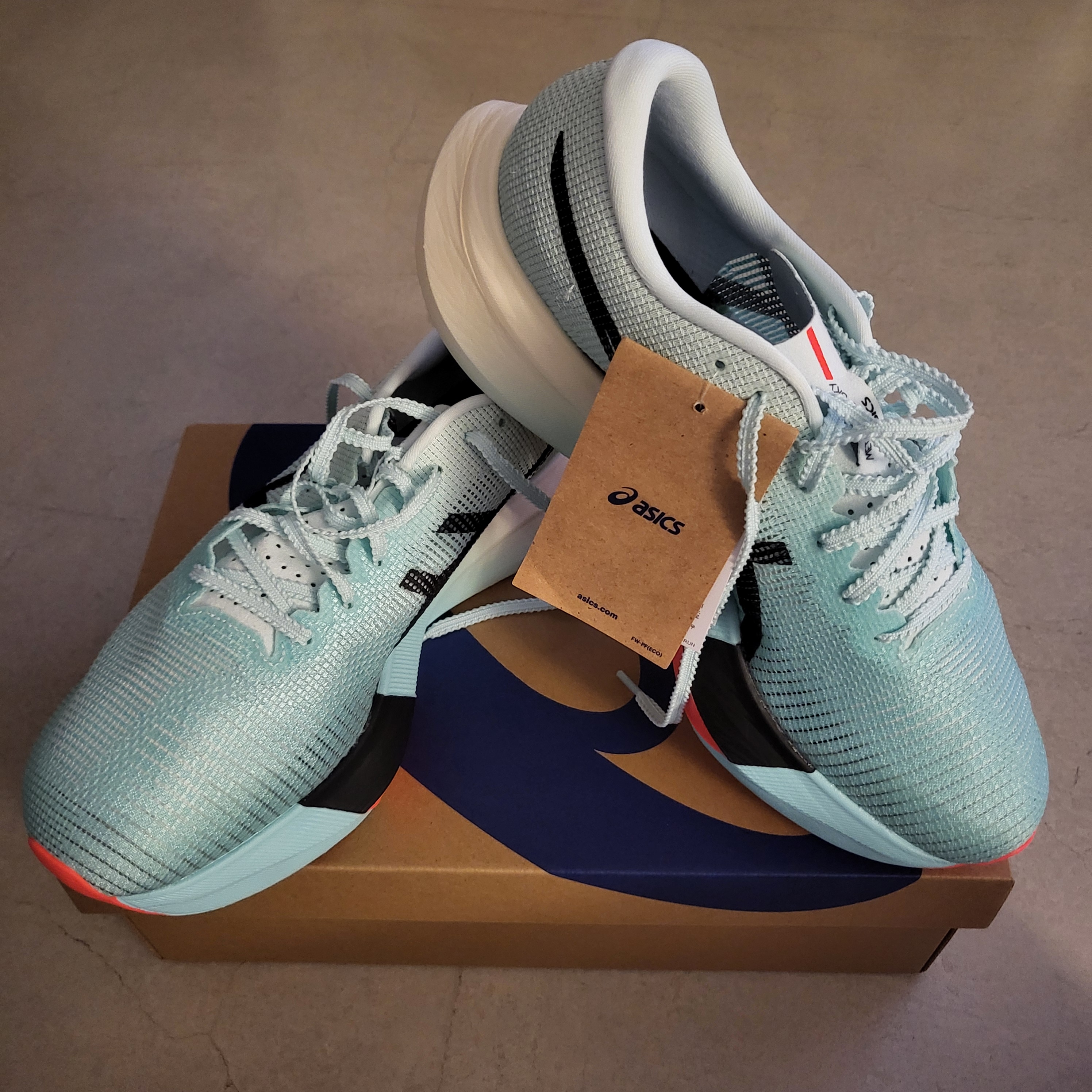 Asics Metaspeed Sky Paris Illuminate Mint Black 착용 스타일 - 3