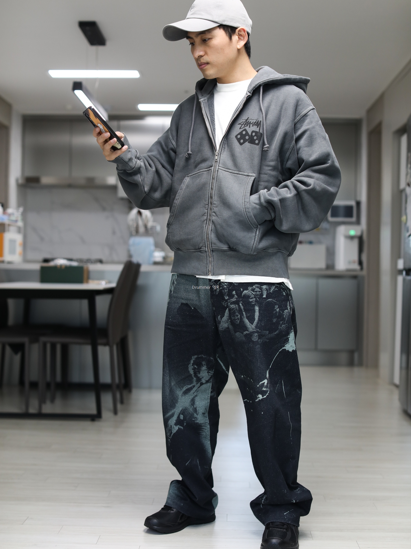 Stussy Pigment Dyed Dice Zip Hoodie Black, Asics Jog 100 S Black - 2E Wide 착용 스타일 - 2