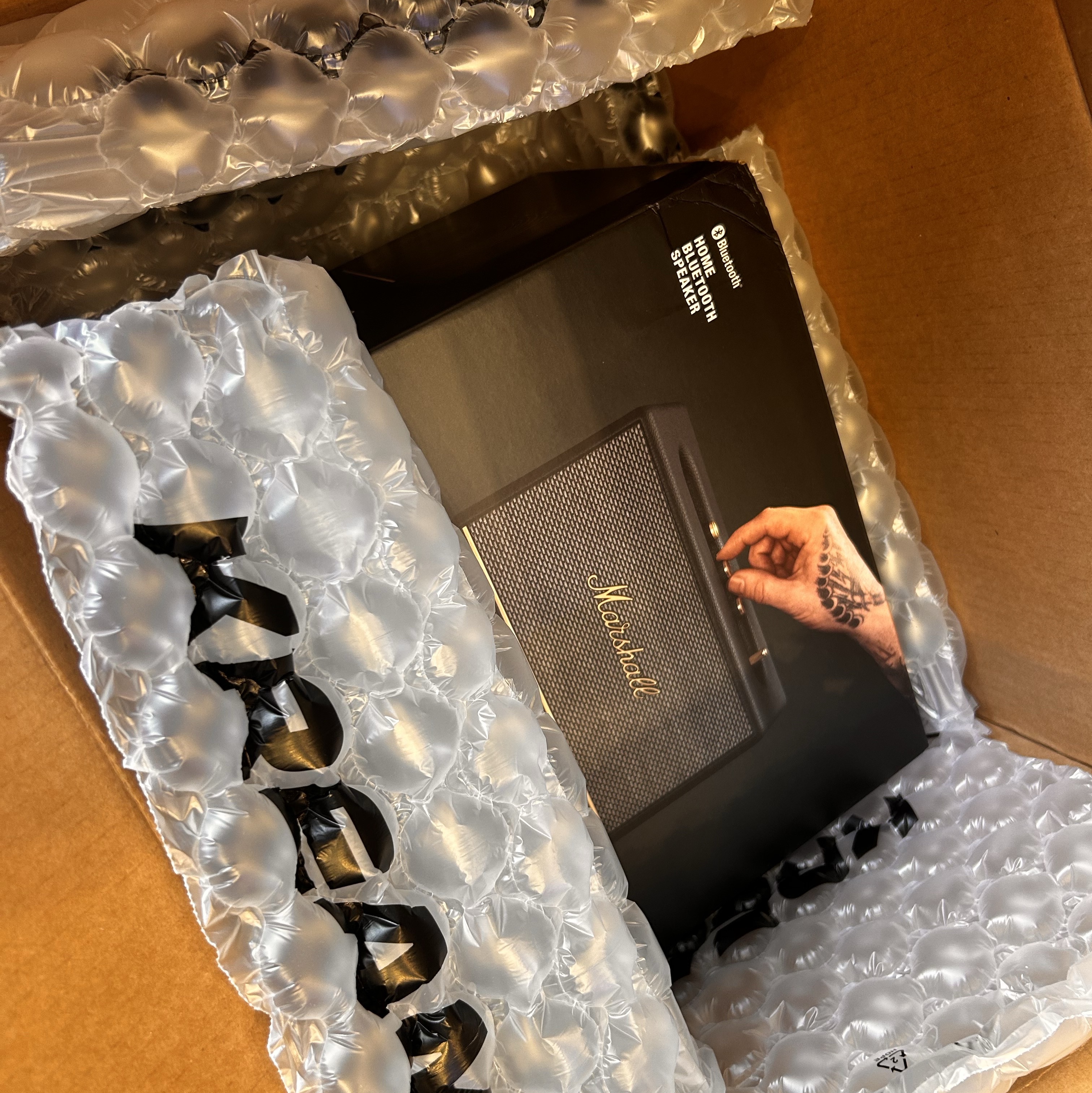 Marshall Acton III Bluetooth Black (Korean Ver.) 착용 스타일