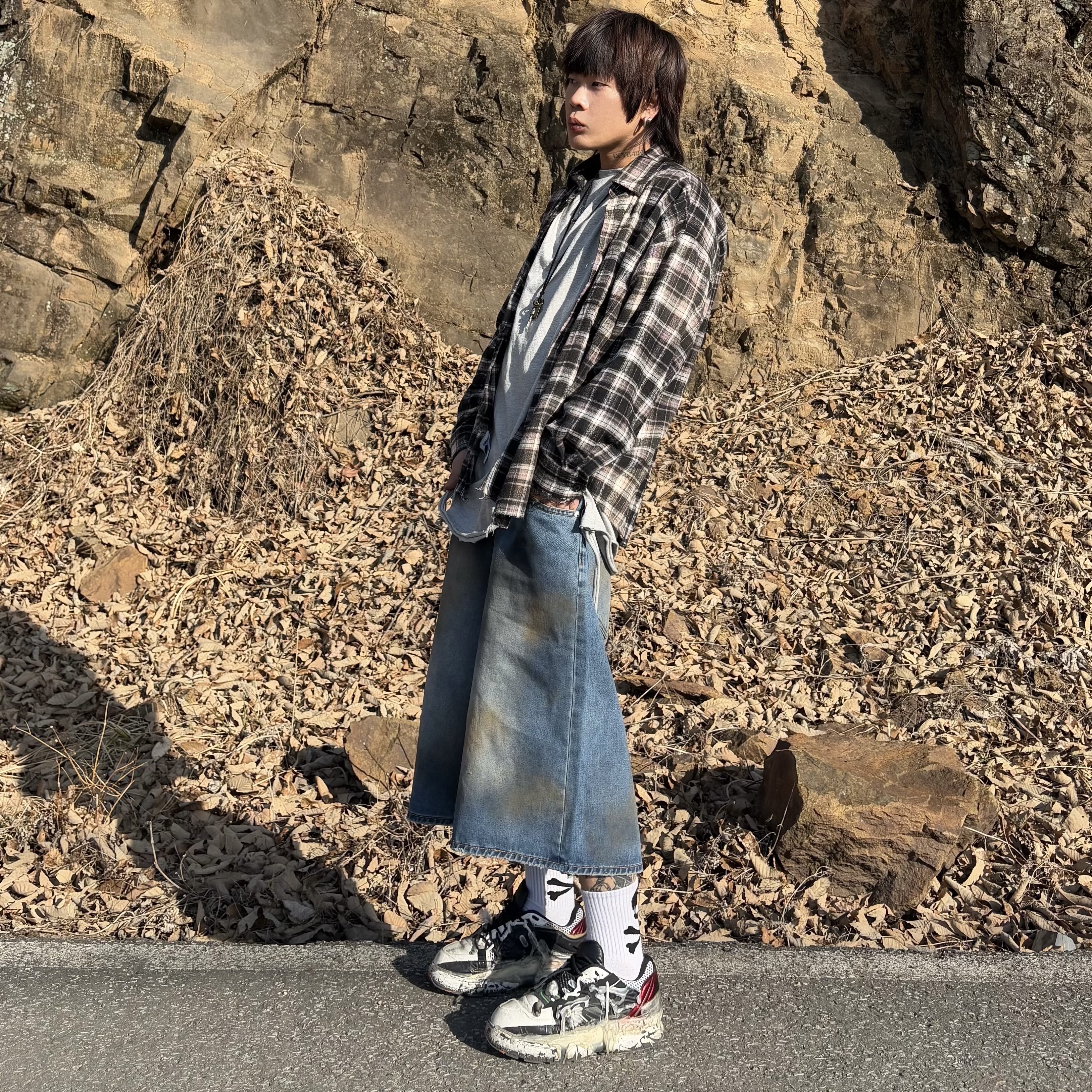 Maison Margiela Fusion Low Top Sneakers Black White Red 착용 스타일 - 1