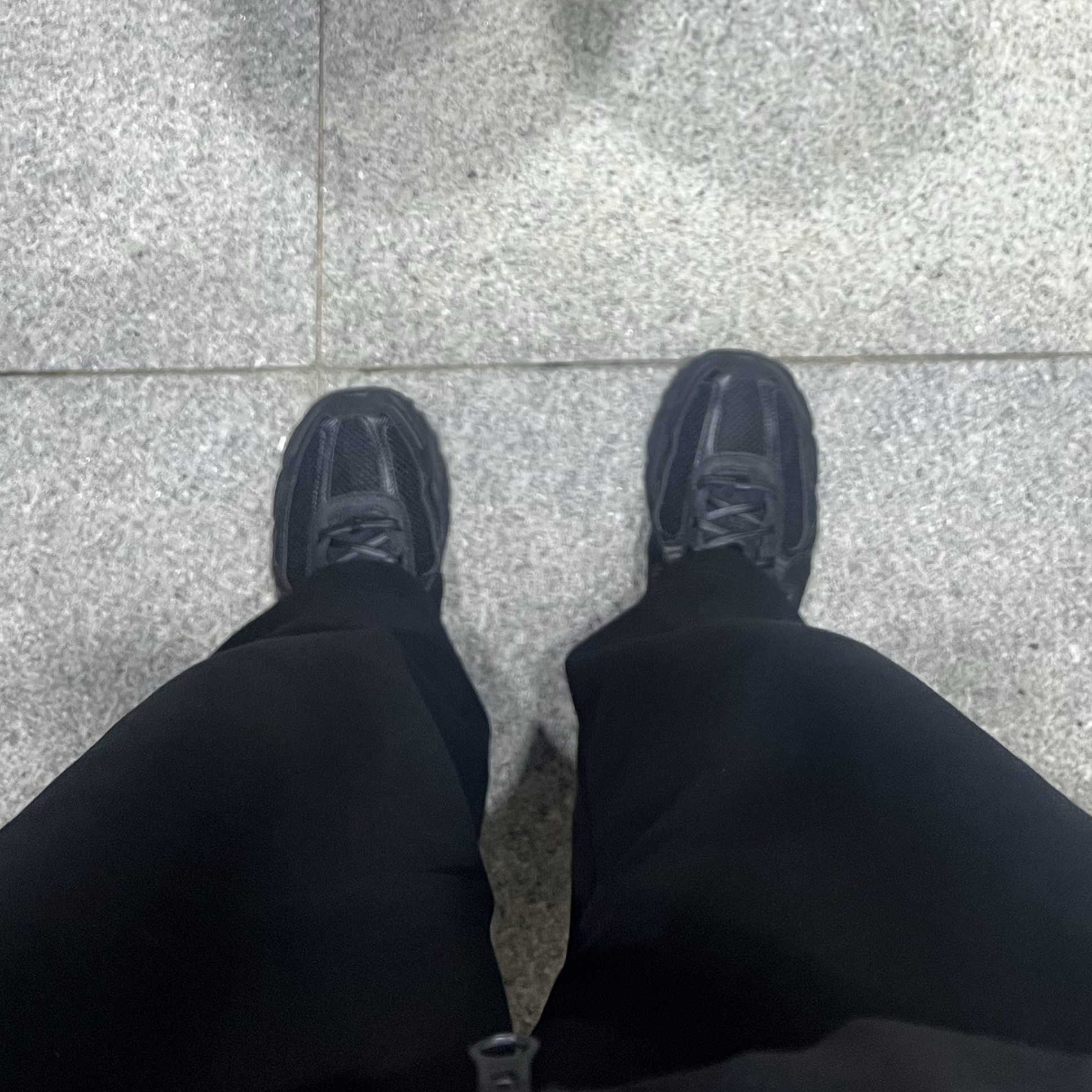 Nike Zoom Vomero 5 SP Black 착용 스타일