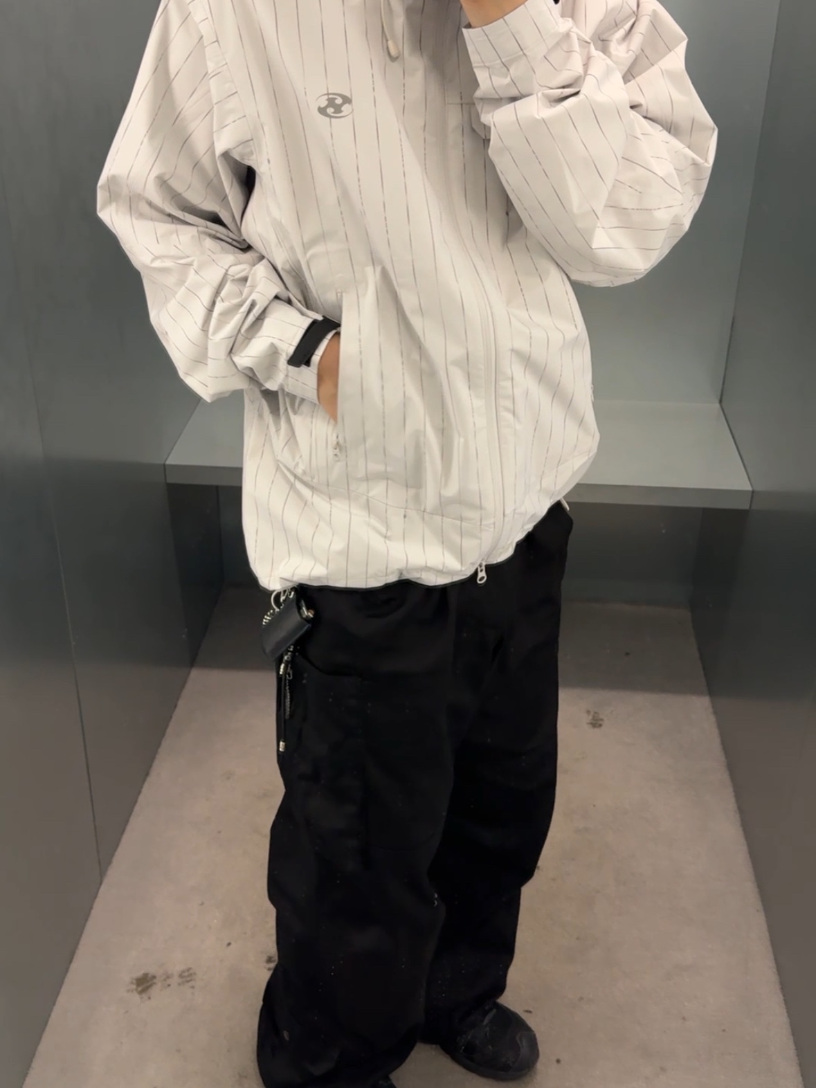 Hatchingroom Zip Cargo Work Pants Black, Salomon XA Pro 3D Black Magnet 착용 스타일