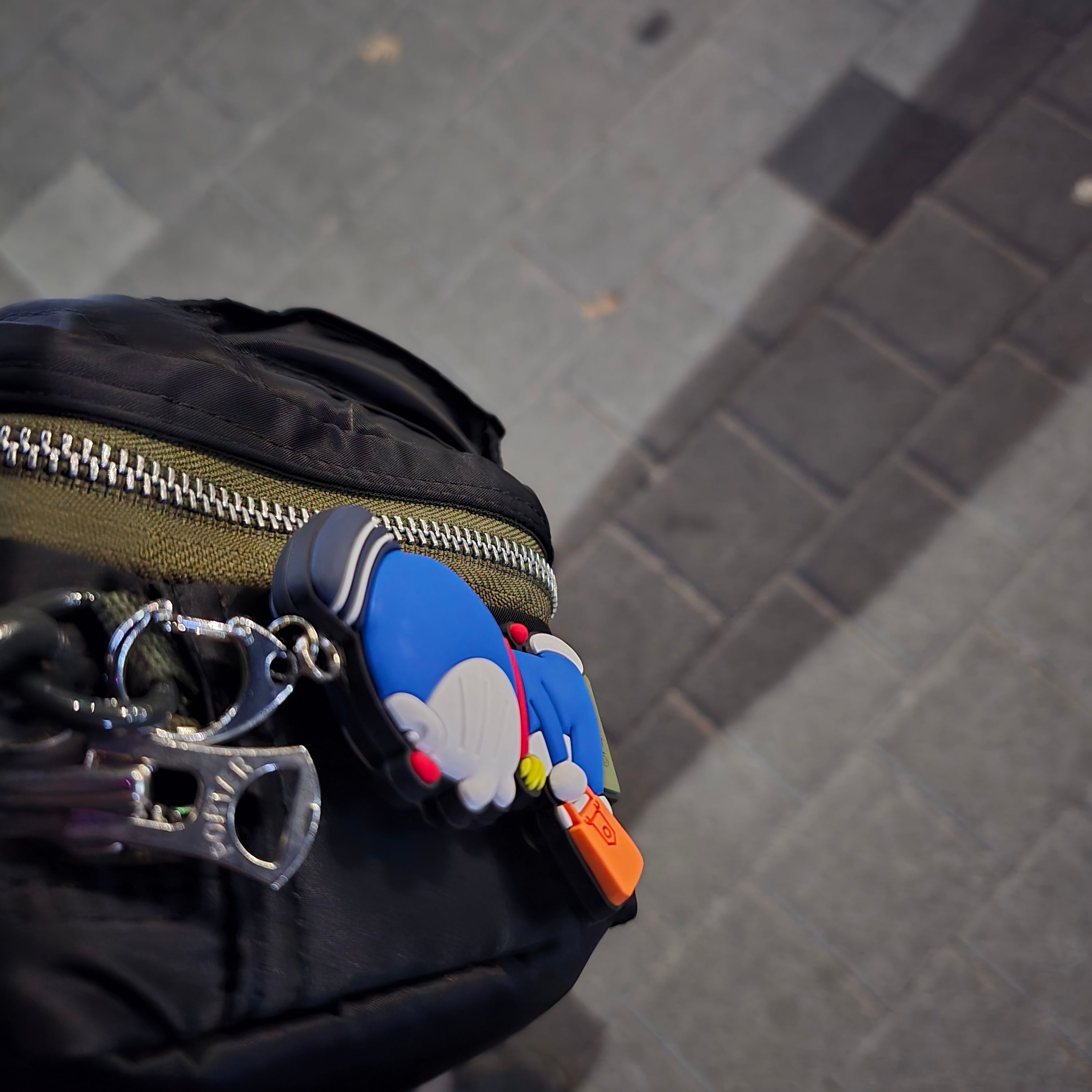 Porter x Doraemon Key Charm Side Olive 착용 스타일