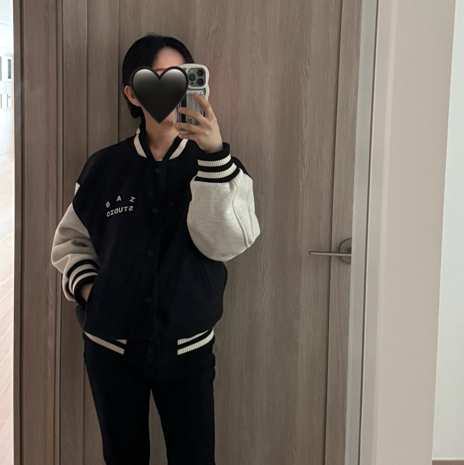 IAB Studio Stadium Jacket Black Ivory 착용 스타일 - 1