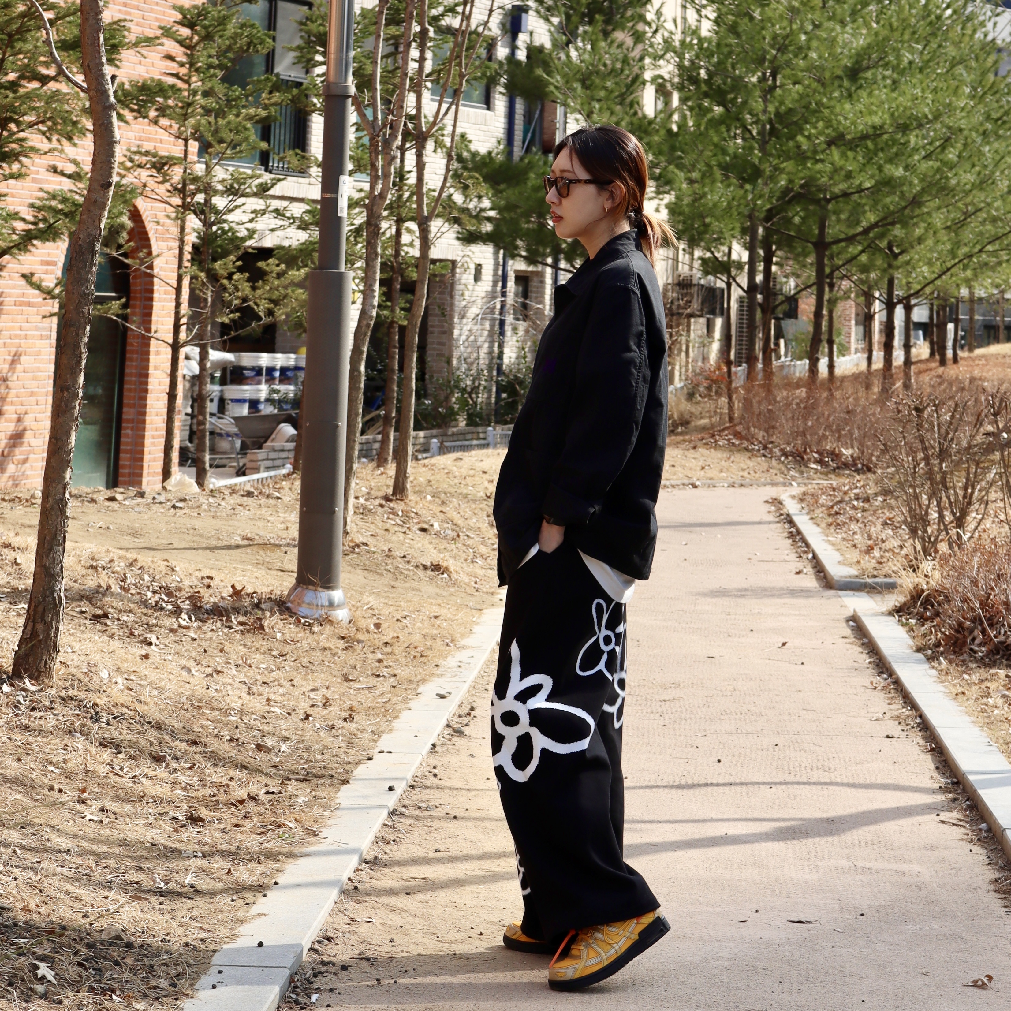 Nike x Off-White Air Rubber Dunk University Gold, Needles D.N. Coverall Jacket Black 착용 스타일 - 3