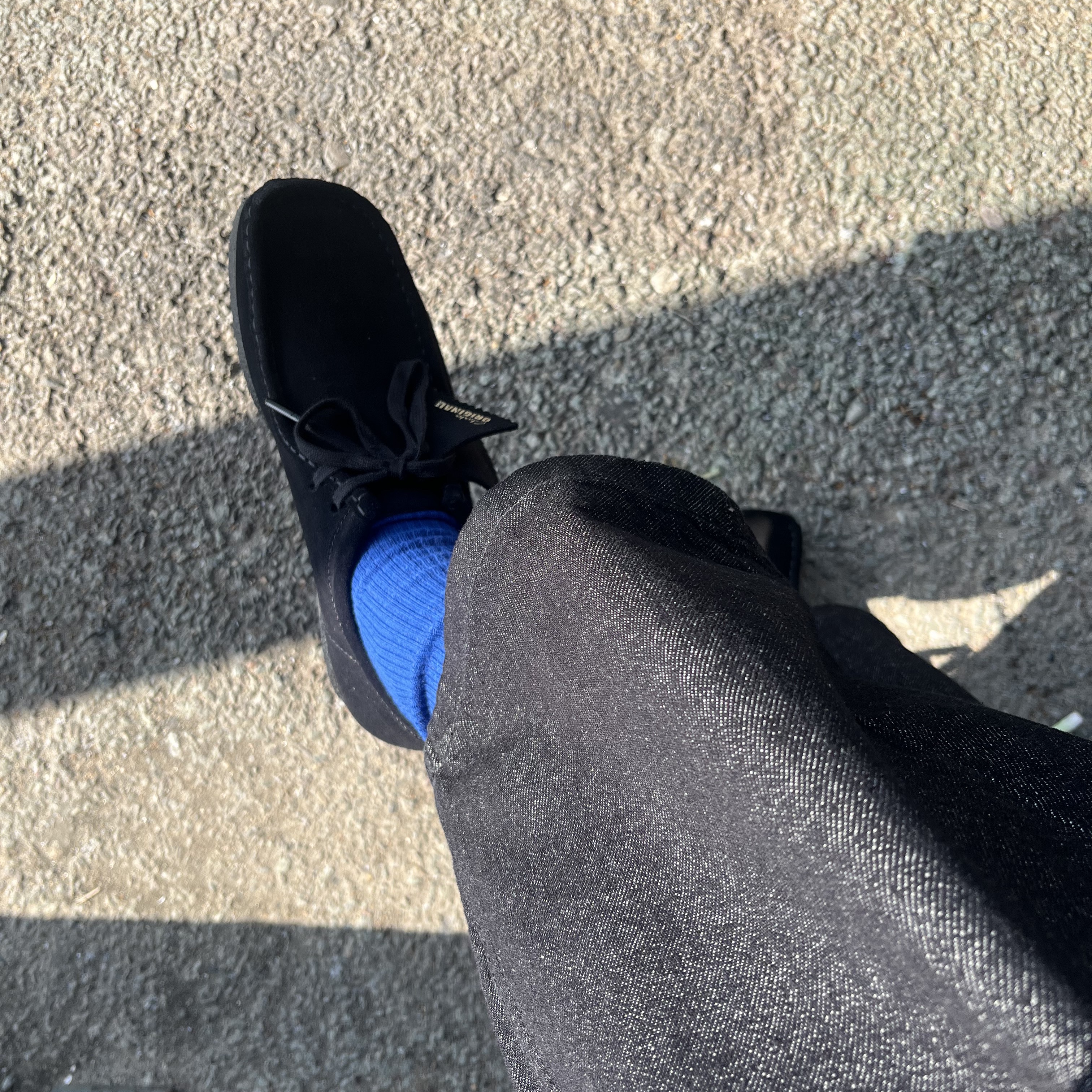 Clarks Wallabee Black Suede 착용 스타일