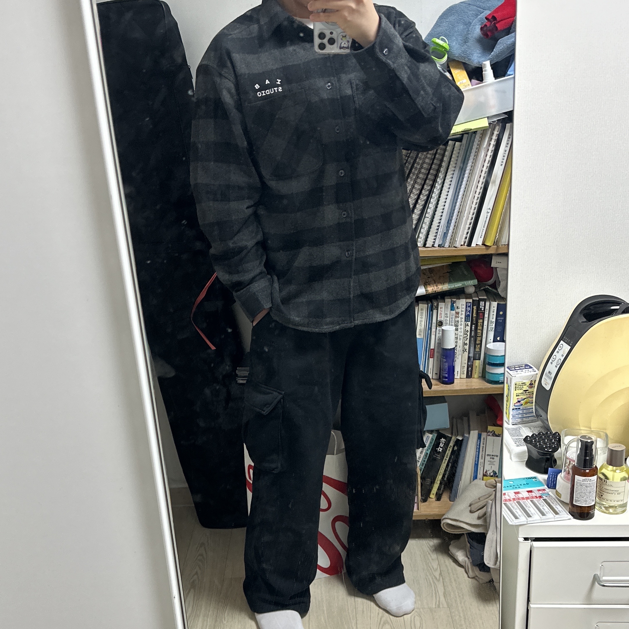 IAB Studio Gingham Check Shirt Black White 착용 스타일 - 3