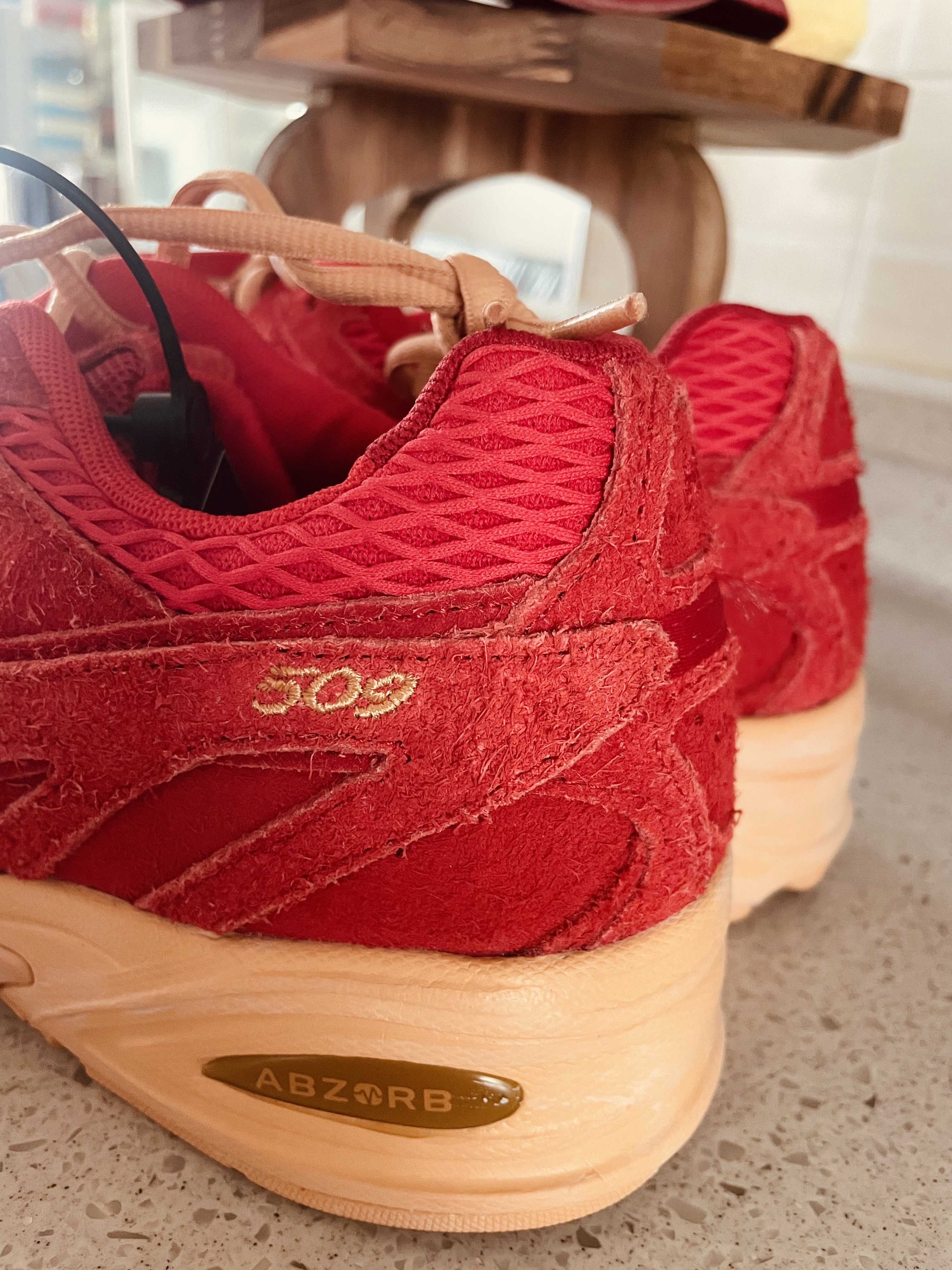 New Balance 509 Deep Red, Supreme Pigment Coated S Logo 6-Panel Red - 25SS 착용 스타일 - 3