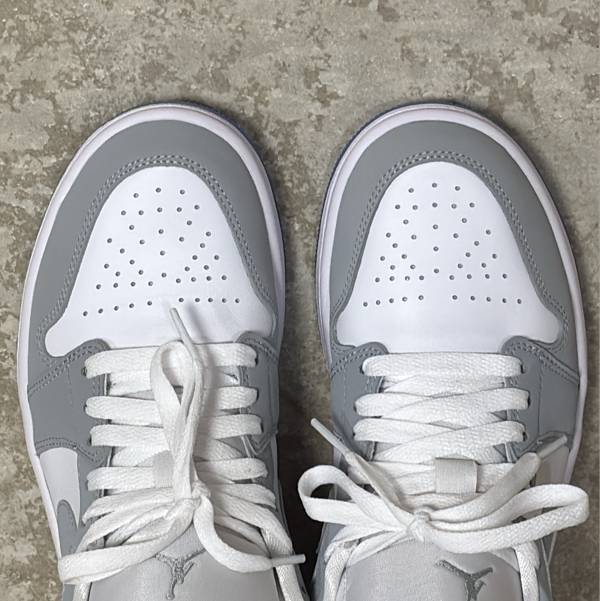(W) Jordan 1 Low White Wolf Grey 착용 스타일 - 1