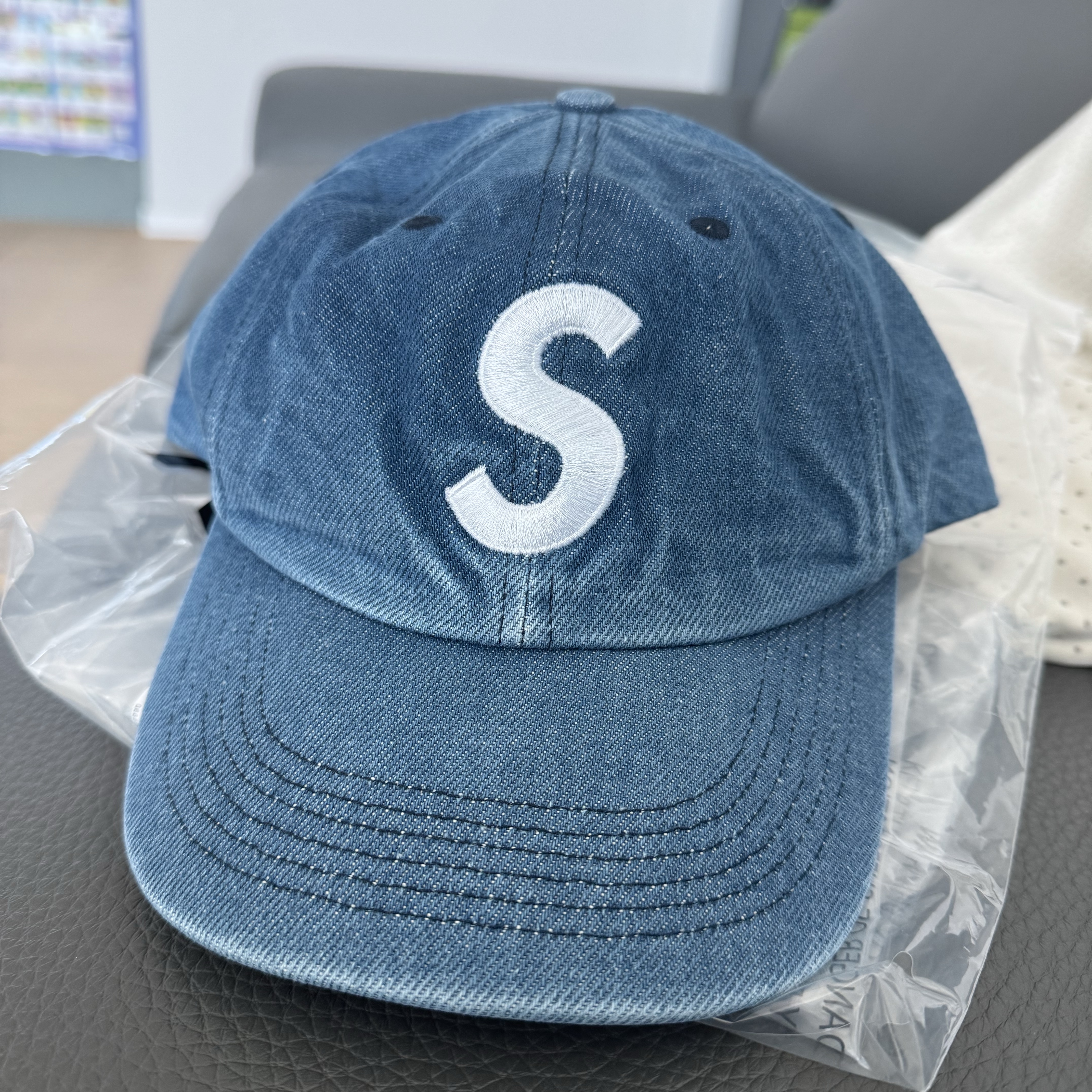 Supreme Pigment S Logo 6-Panel Denim - 24FW 착용 스타일
