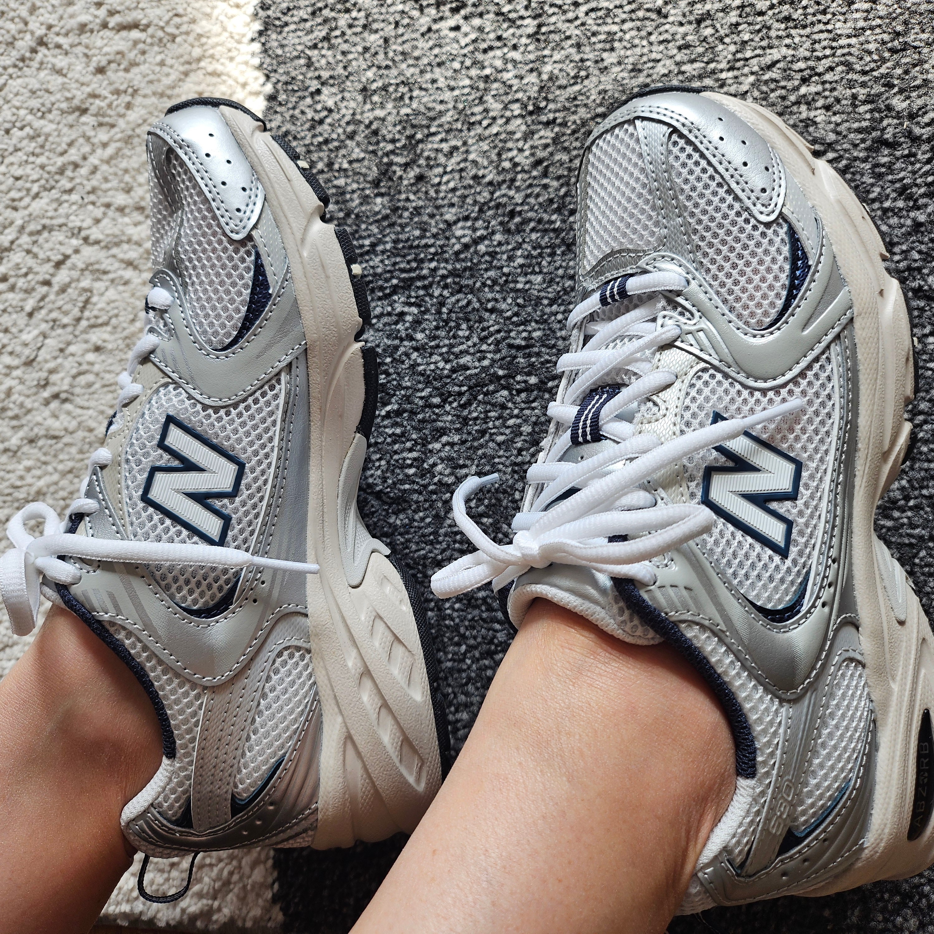 New Balance 530 Steel Grey 착용 스타일