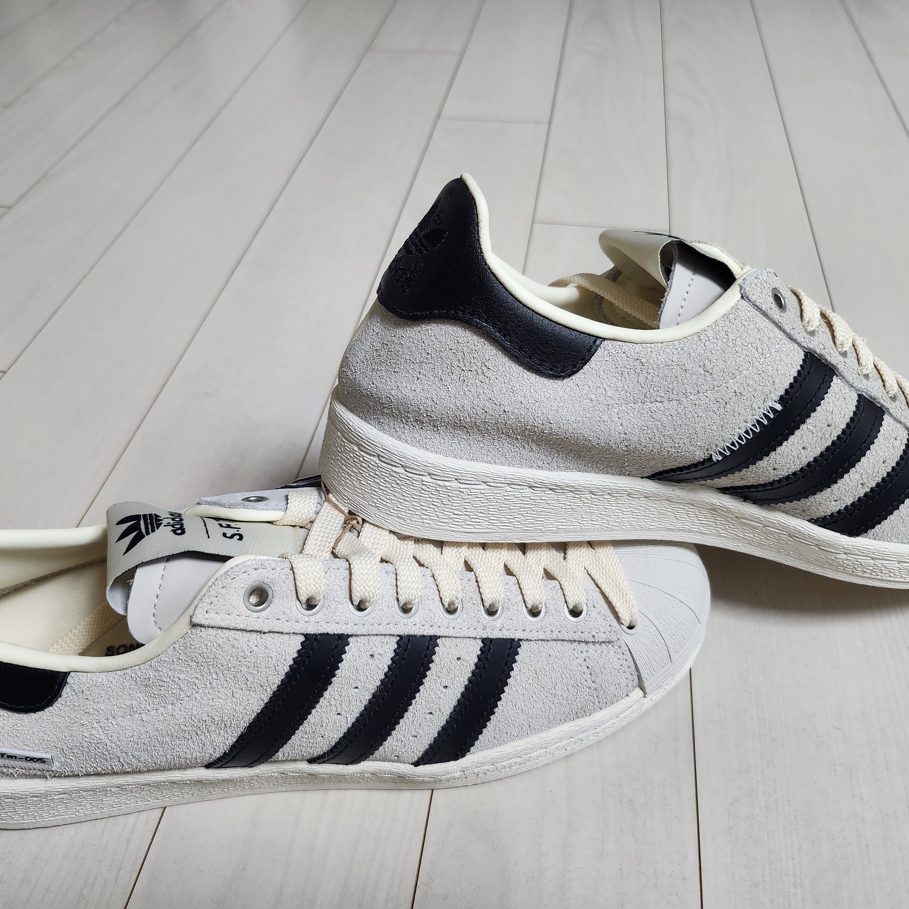 Adidas x Song for the Mute Superstar 82 Cream White Core Black 착용 스타일 - 2