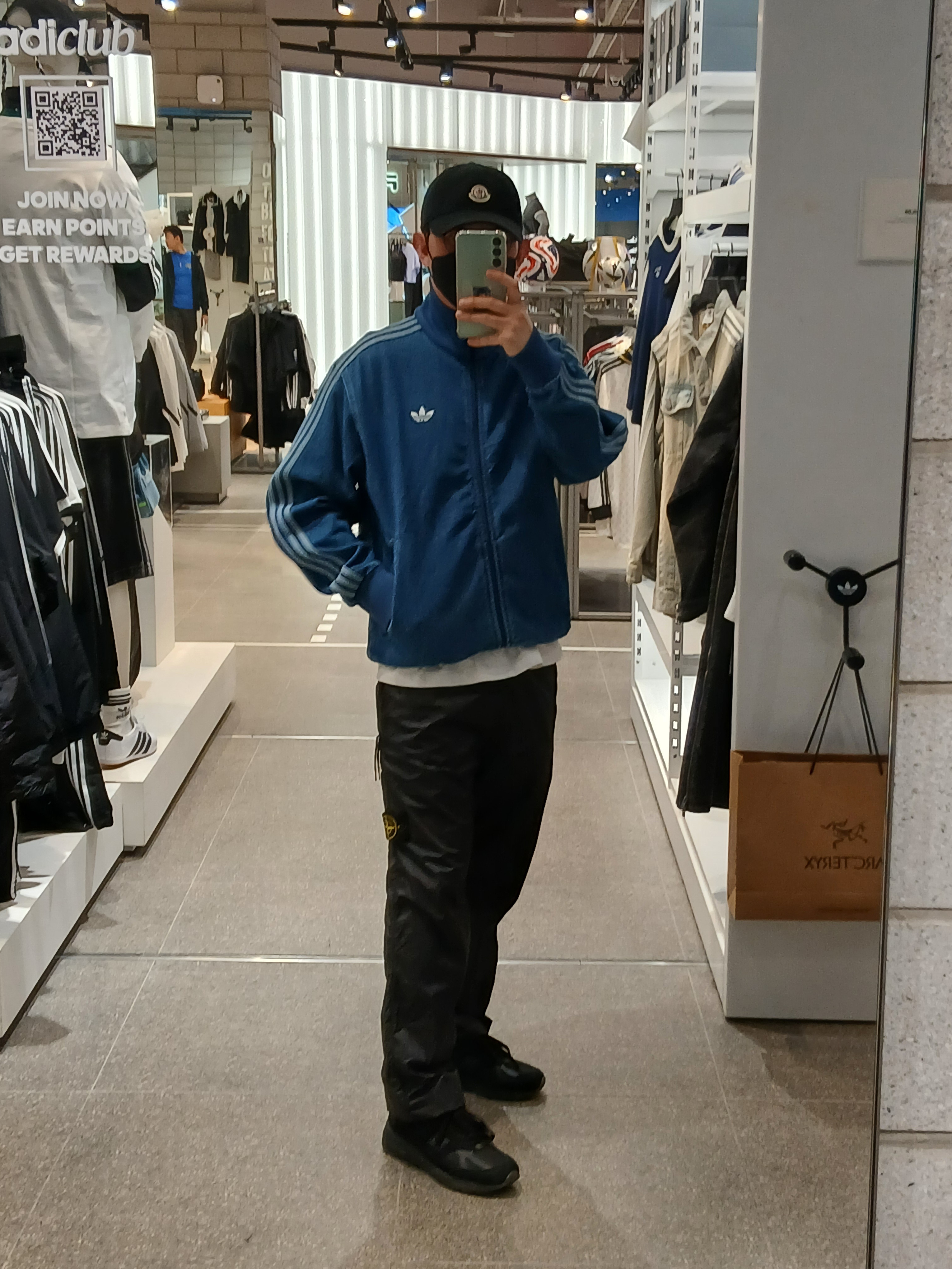 Moncler Logo Baseball Cap Black- 23SS, New Balance x Stone Island 991v2 Made in UK Black 착용 스타일 - 7