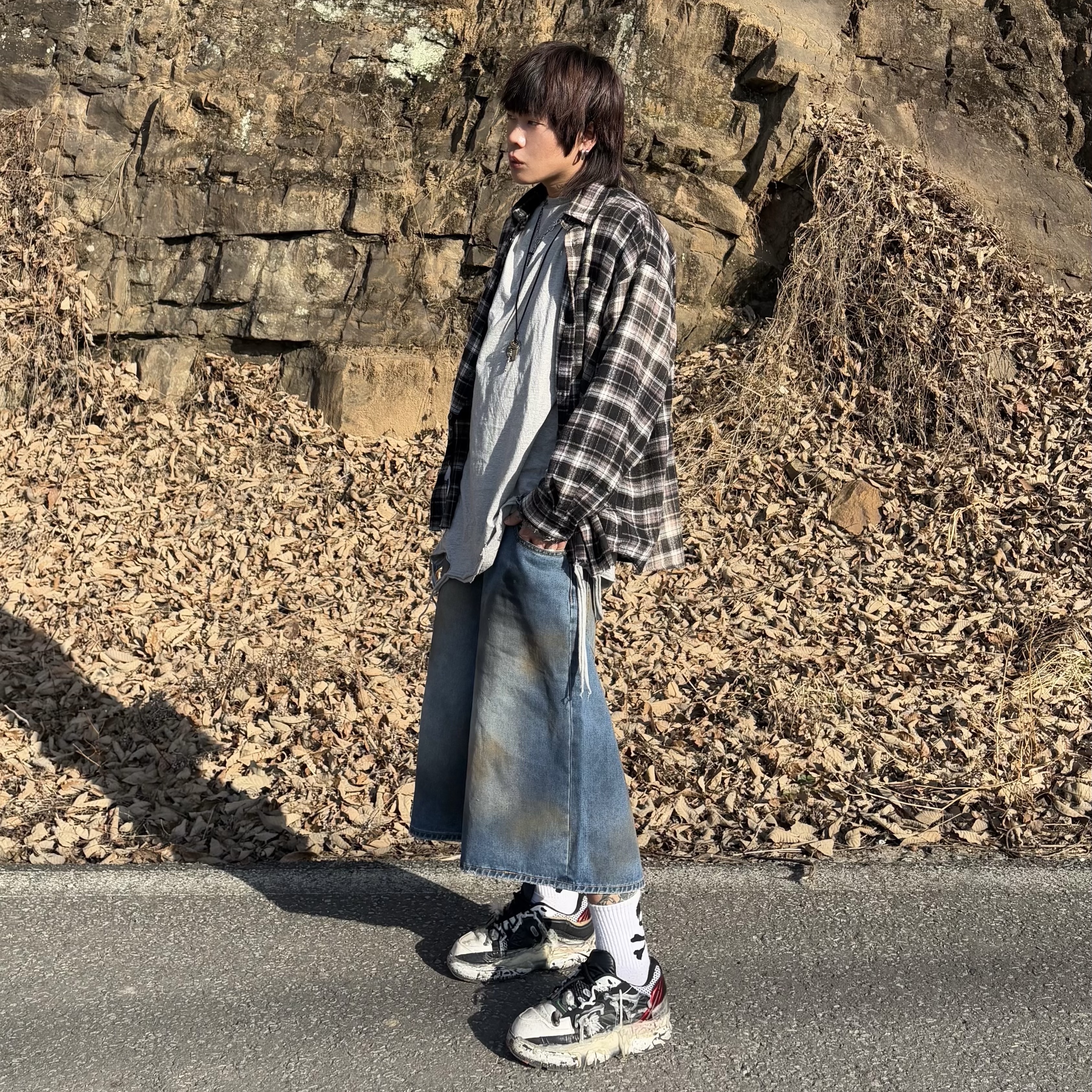 Maison Margiela Fusion Low Top Sneakers Black White Red 착용 스타일 - 2