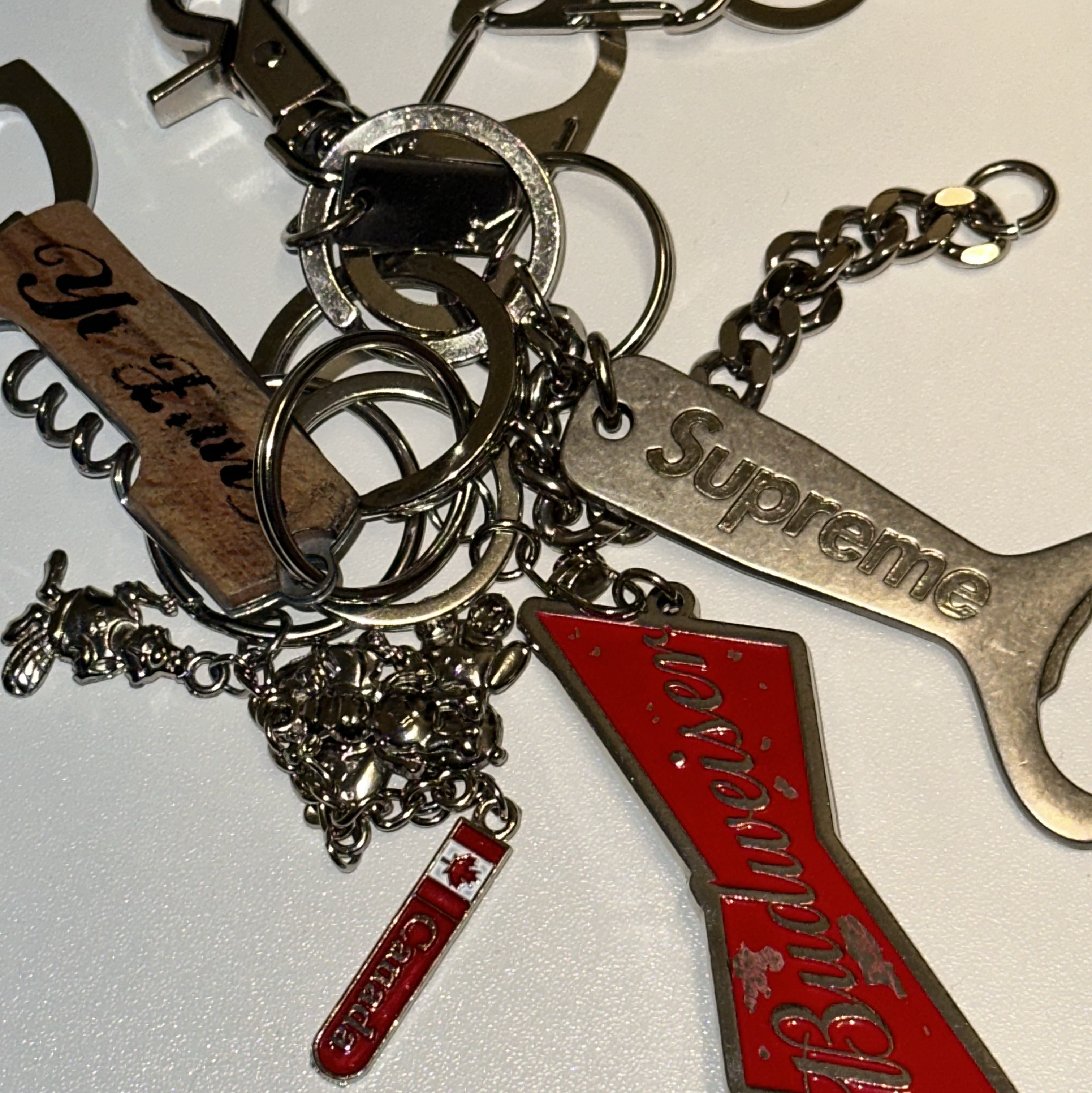 Supreme Bottle Opener Keychain Silver - 24FW 착용 스타일