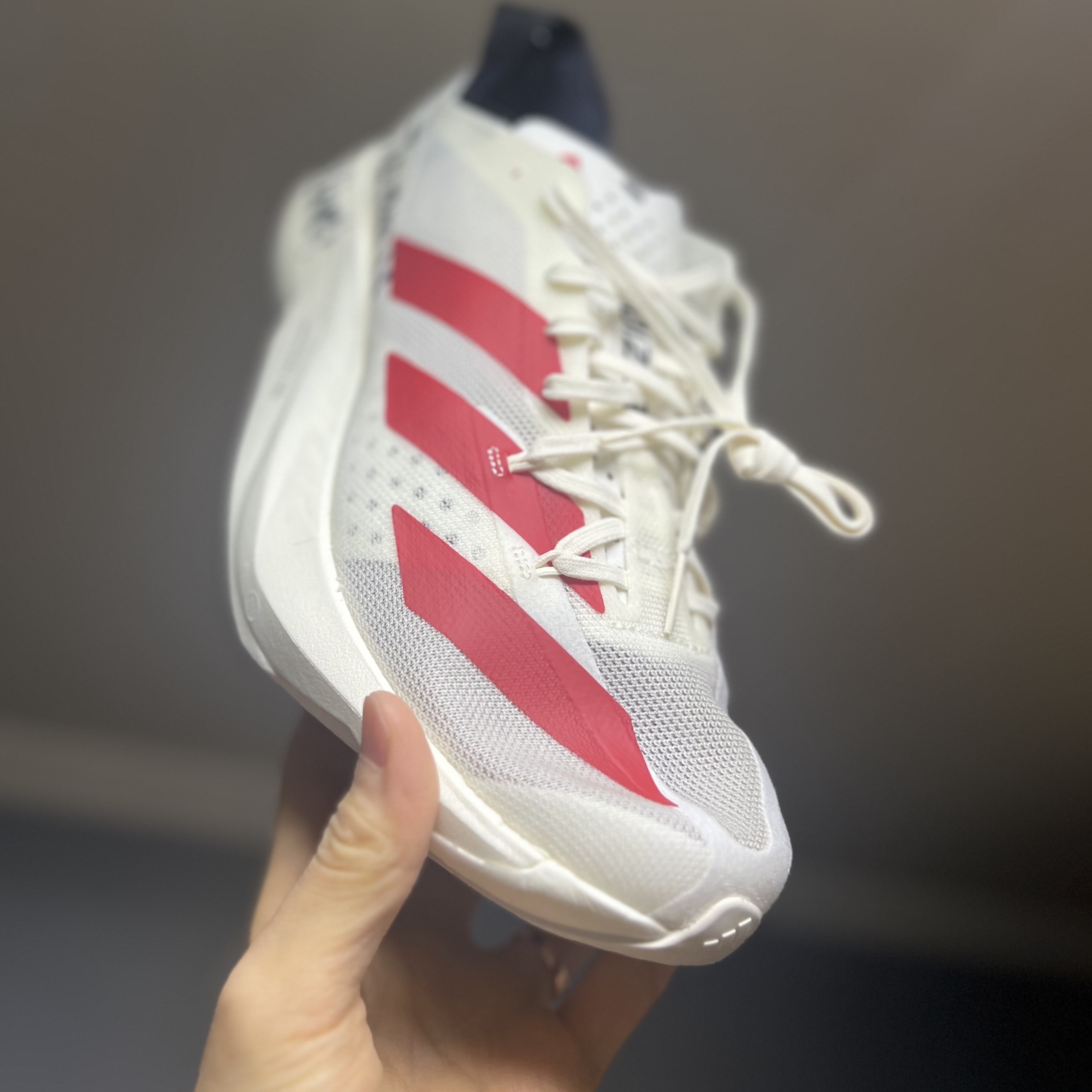 Adidas Adizero Adios Pro 3 Off White Better Scarlet 착용 스타일 - 5