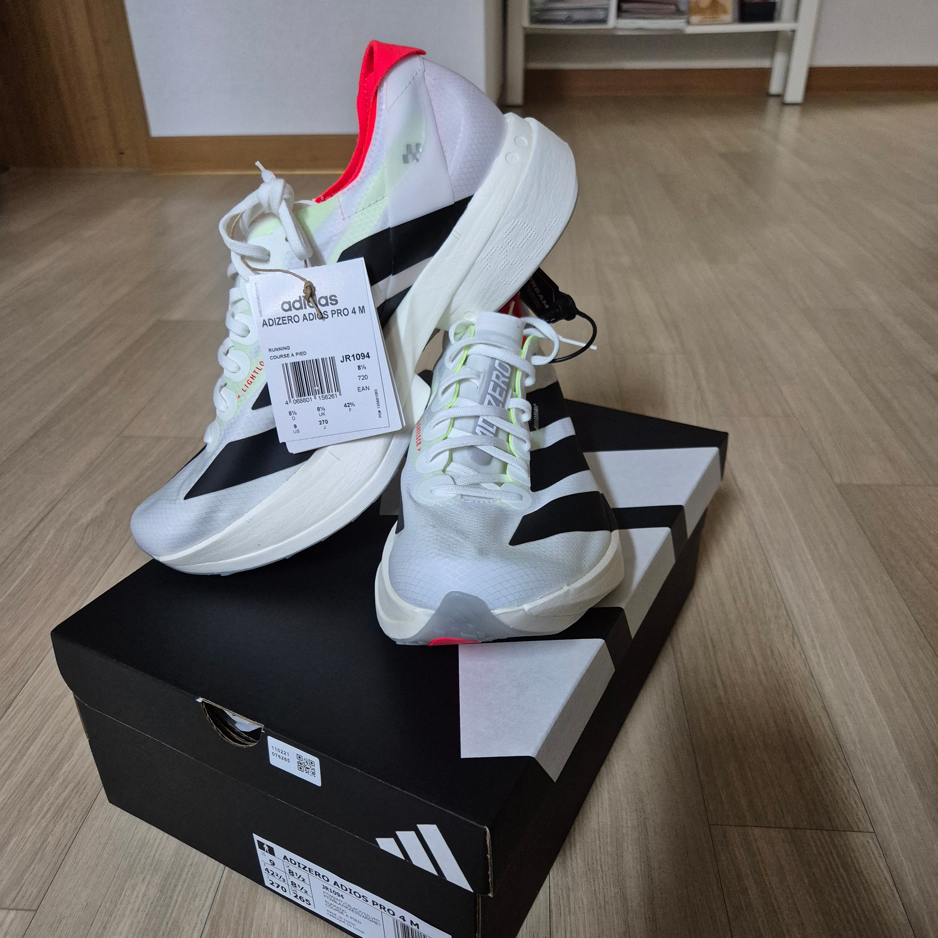 Adidas Adizero Adios Pro 4 Cloud White Core Black 착용 스타일 - 2