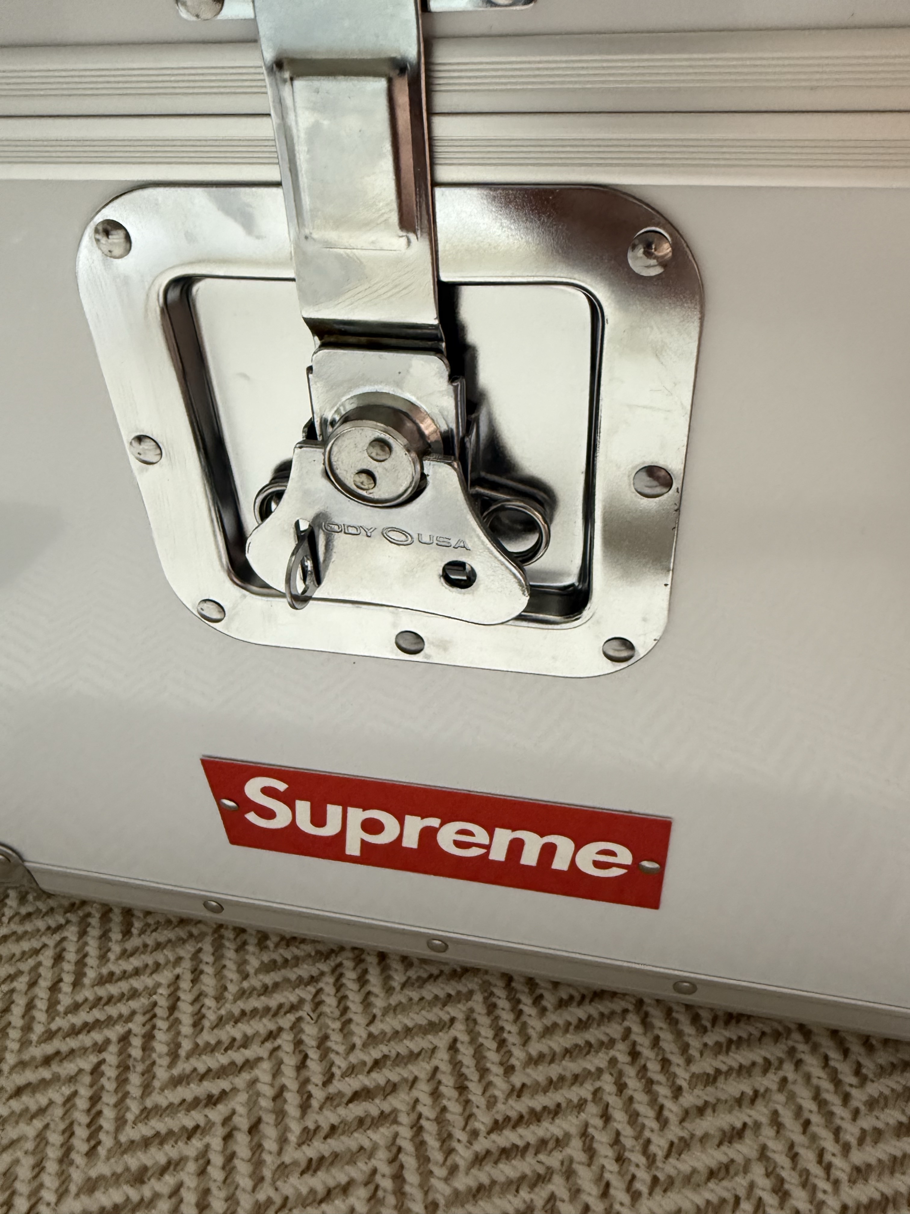 Supreme x Odyssey Record Case White - 25SS, Supreme Block Knit Beanie Tan - 25SS 착용 스타일 - 1
