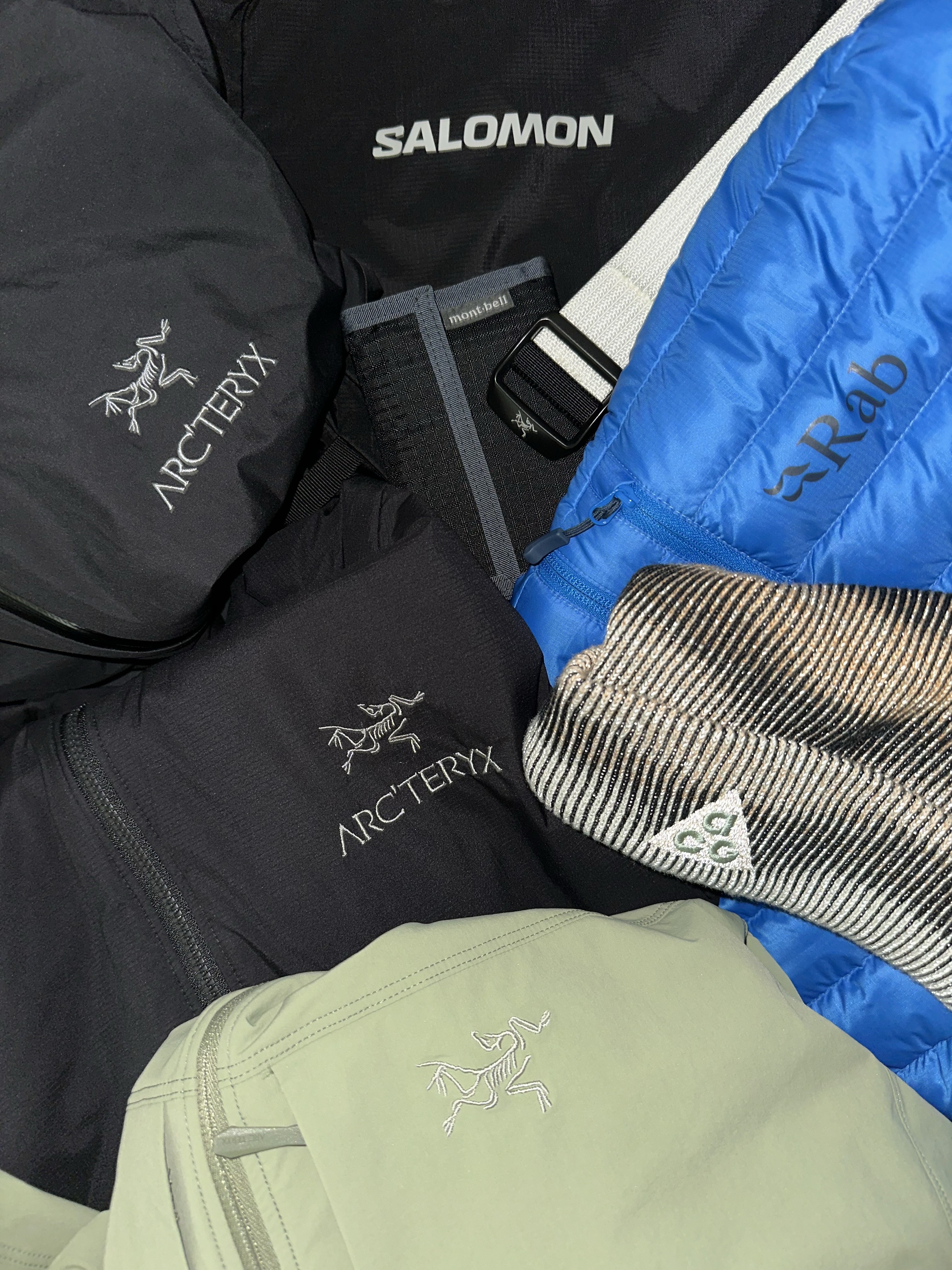 Arc'teryx Beta LT Jacket Black, Arc'teryx Atom Hoody Black 착용 스타일
