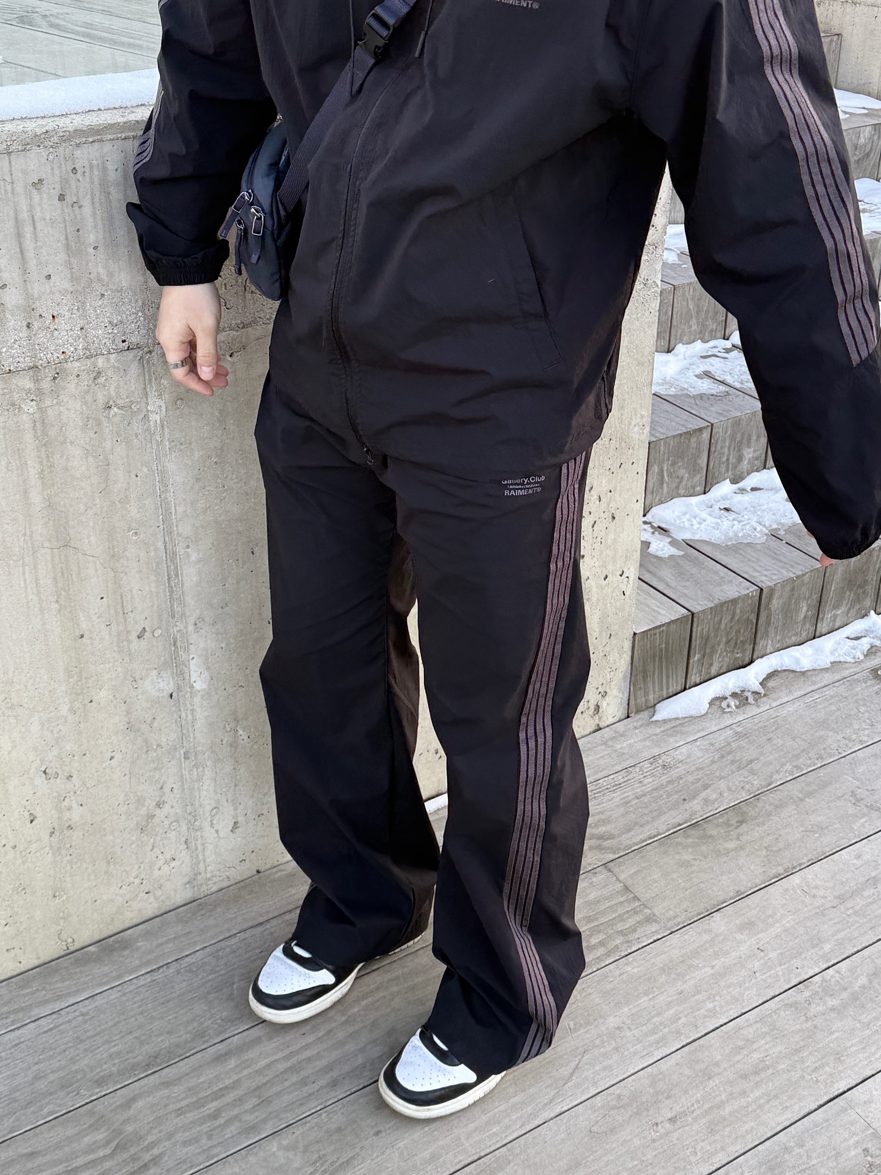 Nike x Ambush Dunk High Black, Arc'teryx Mantis 1 Waistpack Black Sapphire 착용 스타일 - 3