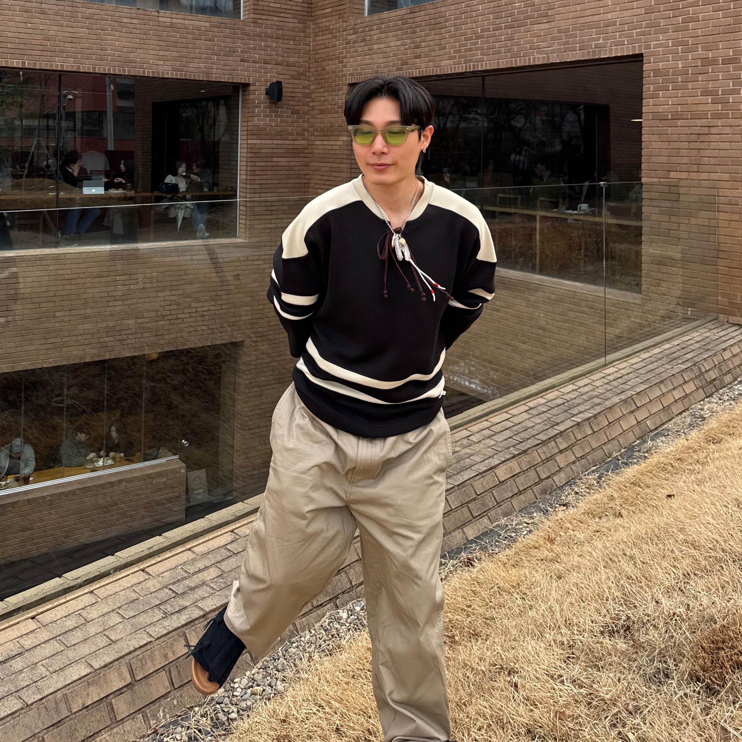 나이키 x 보디 레이싱 니트 쉐이디드 브라운 내츄럴 리넨 화이트 - 아시아 착용 스타일 - 3