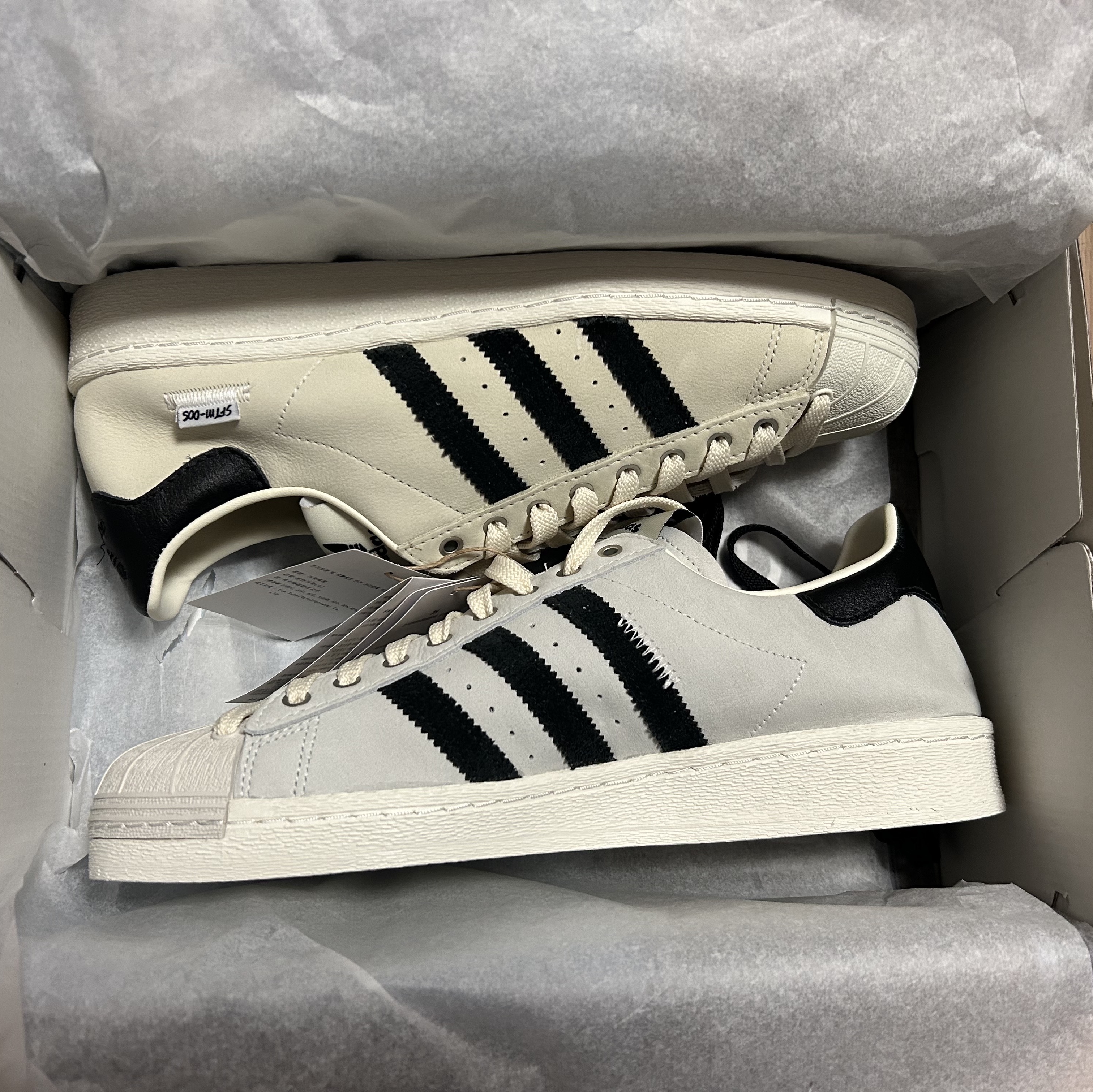 Adidas x Song for the Mute Superstar 82 Cream White Core Black 착용 스타일 - 4