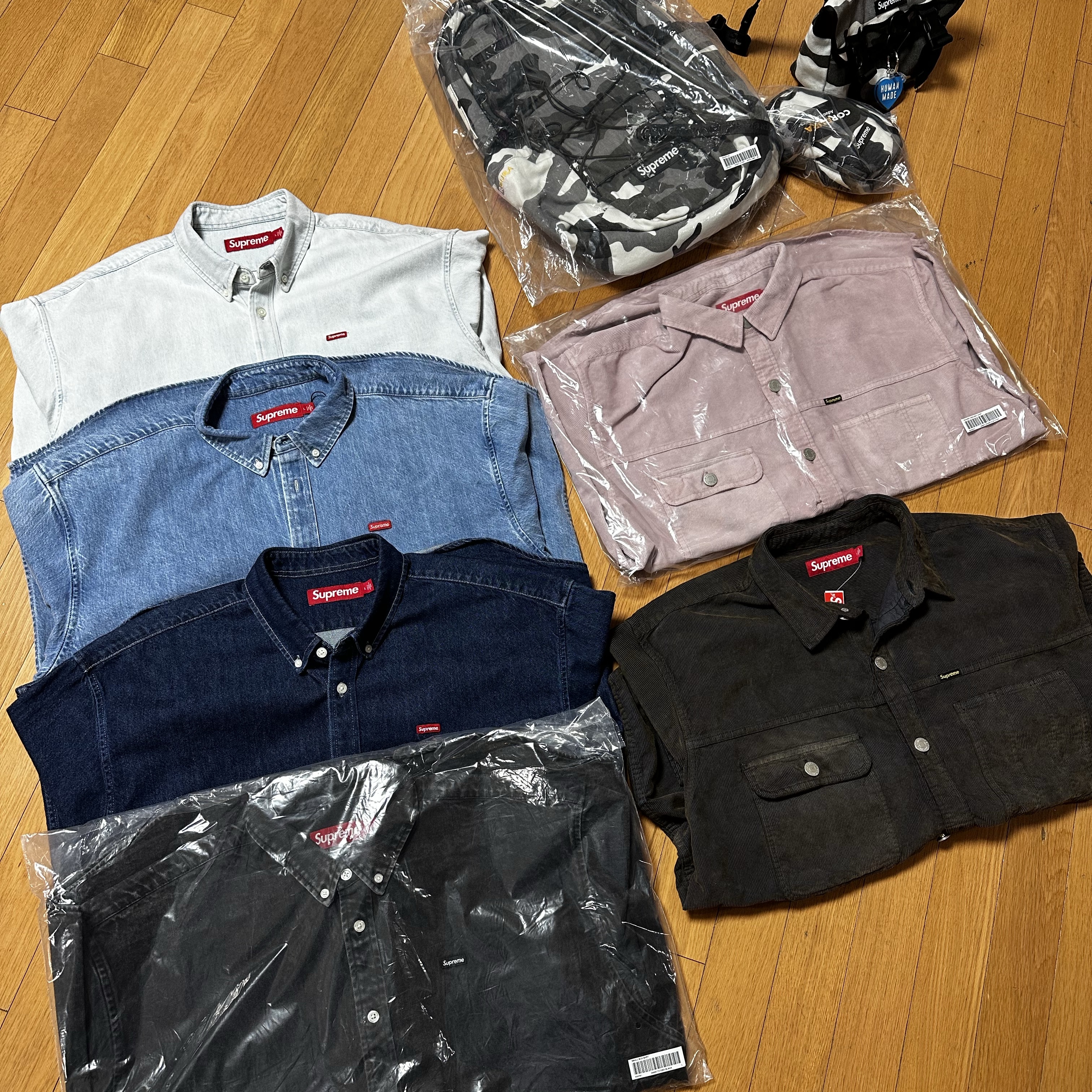 Supreme Small Box Denim Shirt Washed Indigo - 25SS, Supreme Small Box Denim Shirt Black - 25SS 착용 스타일