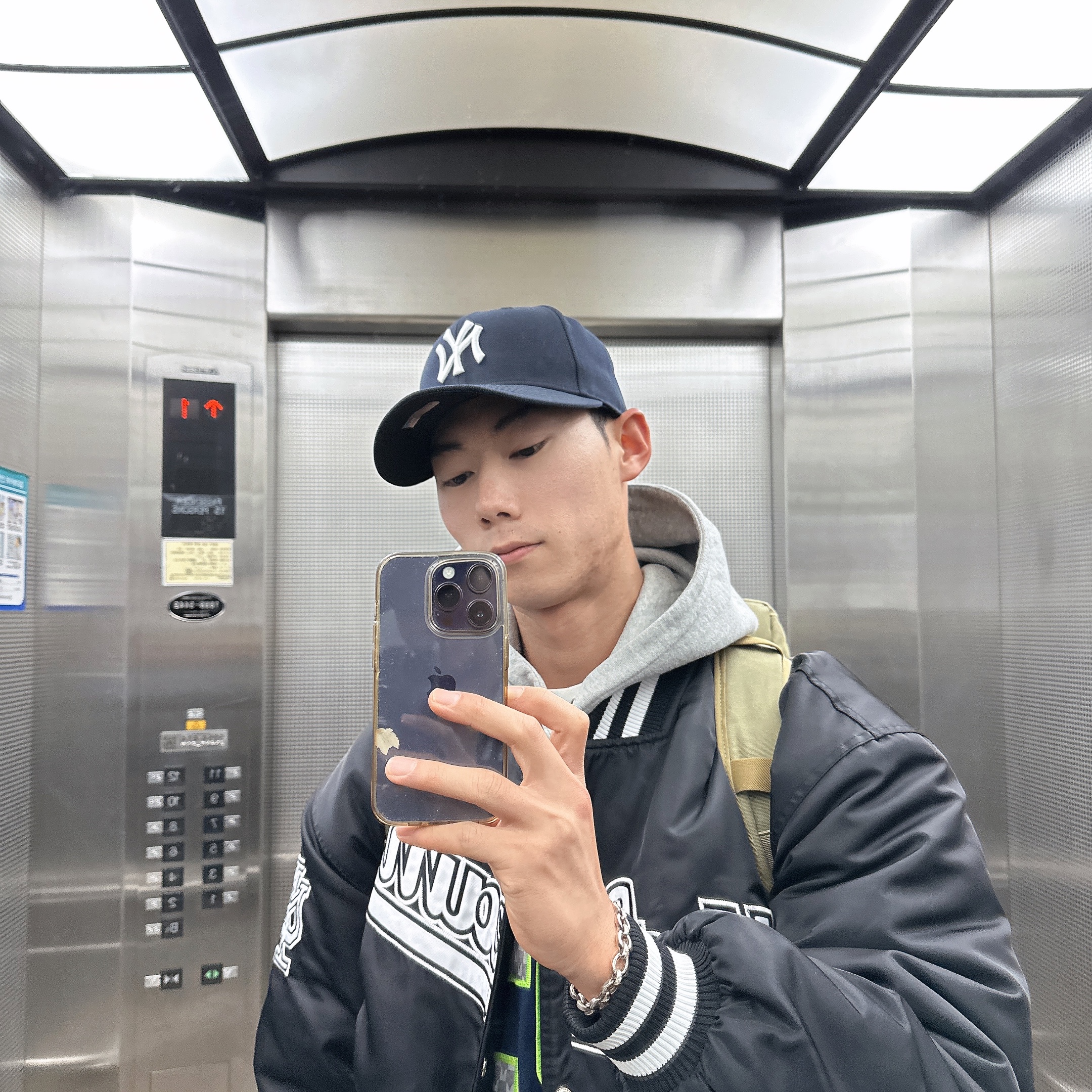 New Era 59Fifty MLB Authentic New York Yankees Game Navy 착용 스타일
