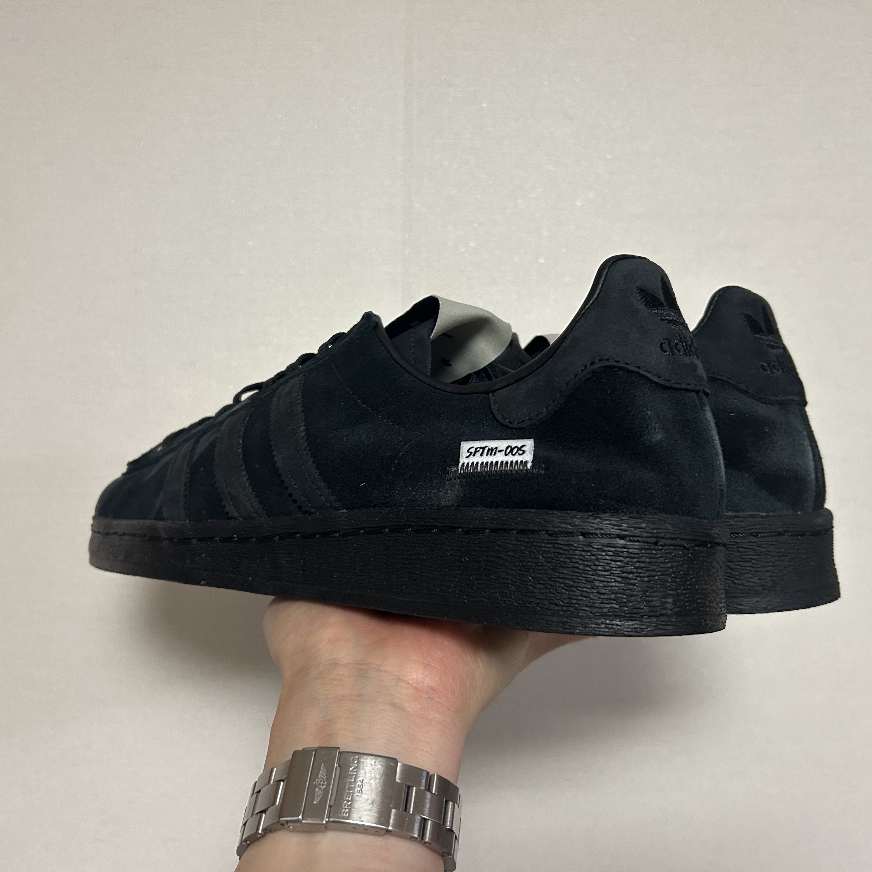 Adidas x Song for the Mute Superstar 82 Core Black 착용 스타일 - 3
