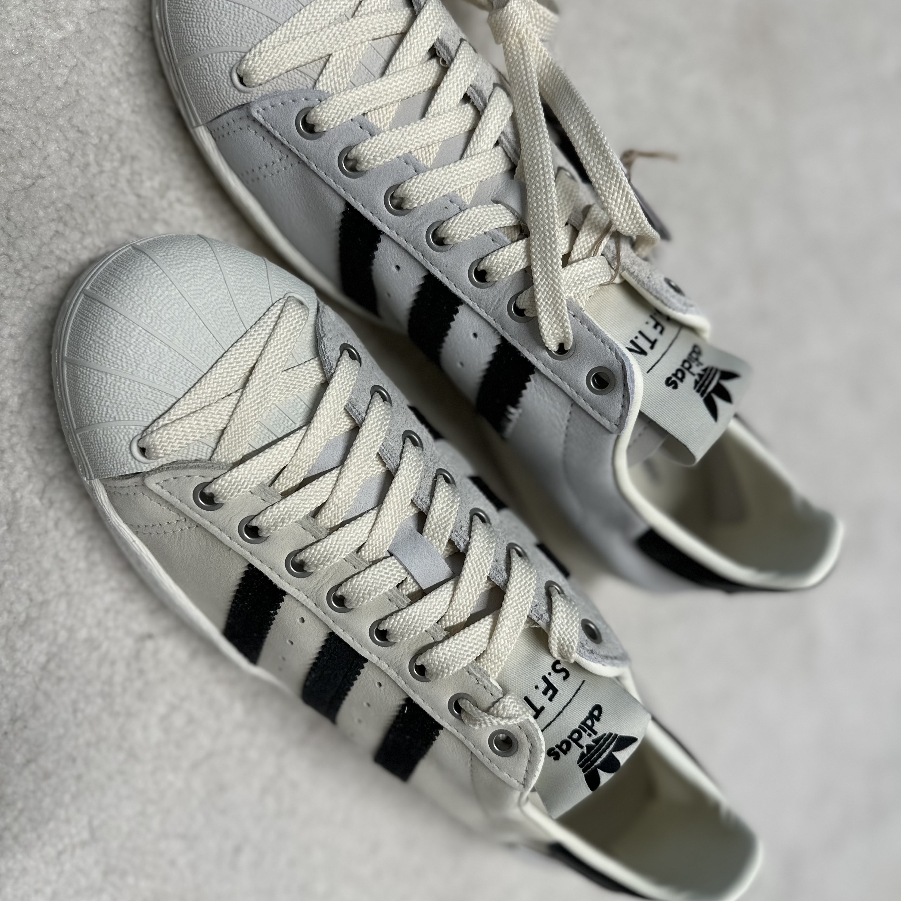 Adidas x Song for the Mute Superstar 82 Cream White Core Black 착용 스타일 - 1