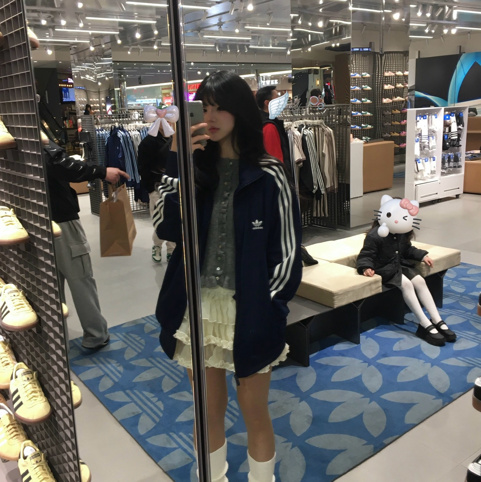 Adidas Adicolor Classic Firebird Track Top Night Indigo - KR Sizing, Nike V2K Run Pure Platinum Light Iron Ore 착용 스타일 - 5