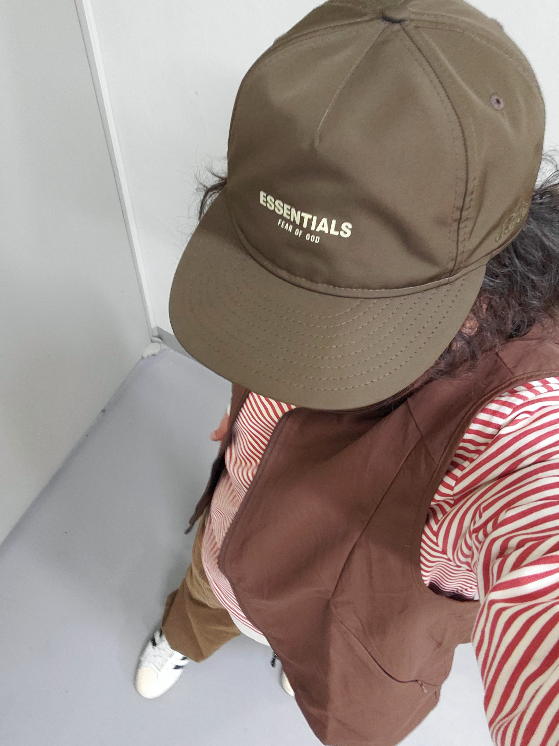 Essentials x New Era Retro Crown Strapback Brown, Adidas x Taegeukdang Superstar White Black 착용 스타일 - 1