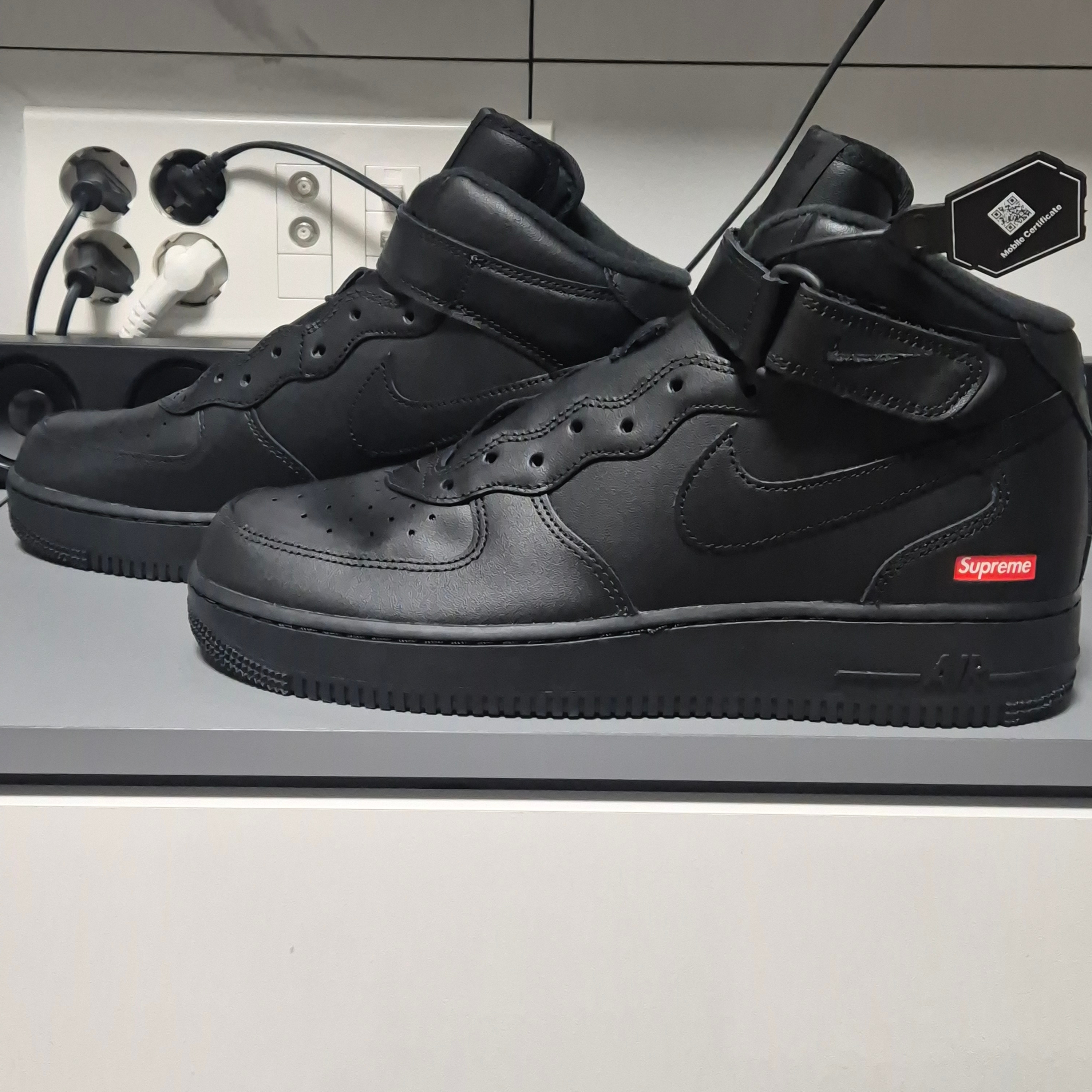 Nike x Supreme Air Force 1 Mid Black 착용 스타일