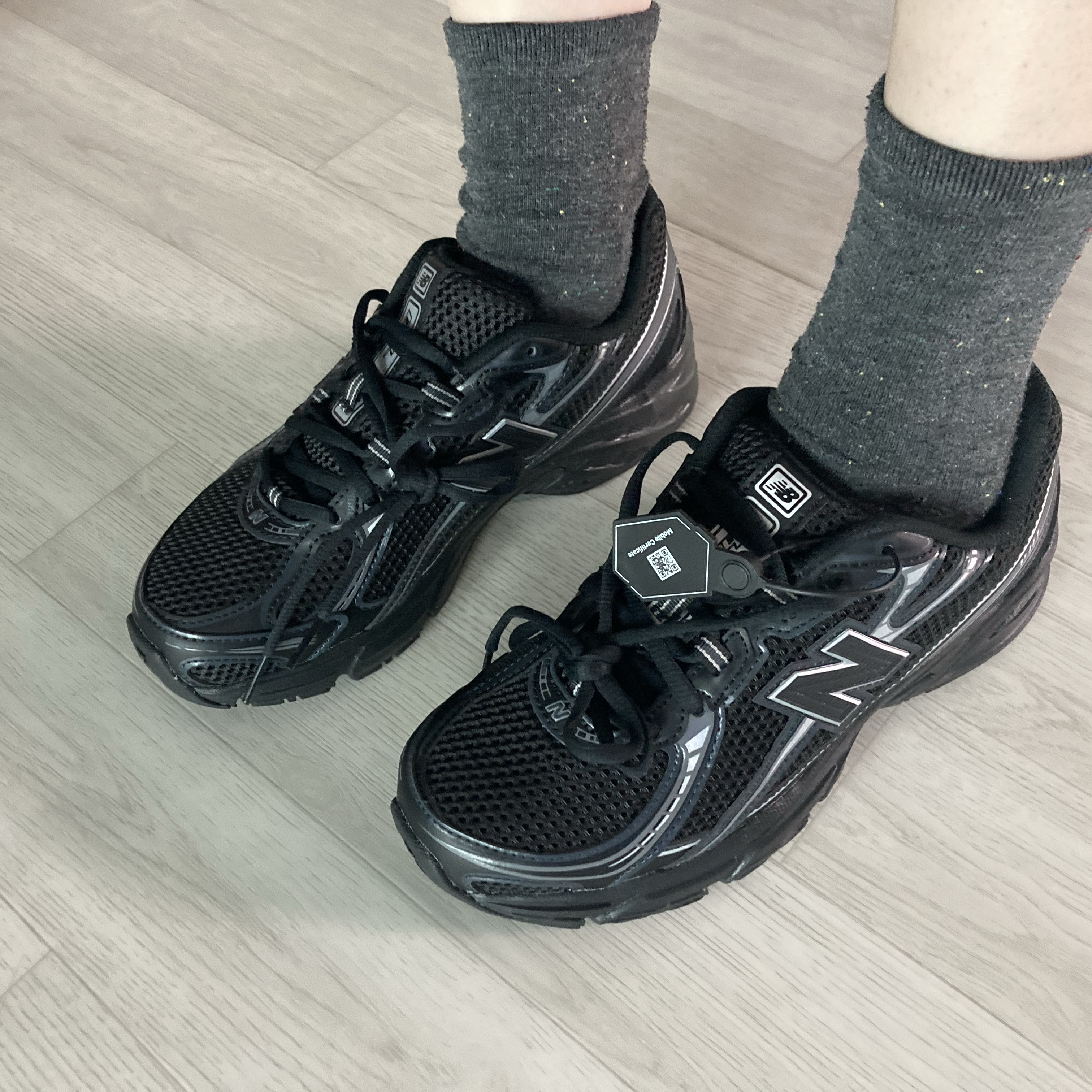New Balance 740v2 Black Silver Metallic 착용 스타일
