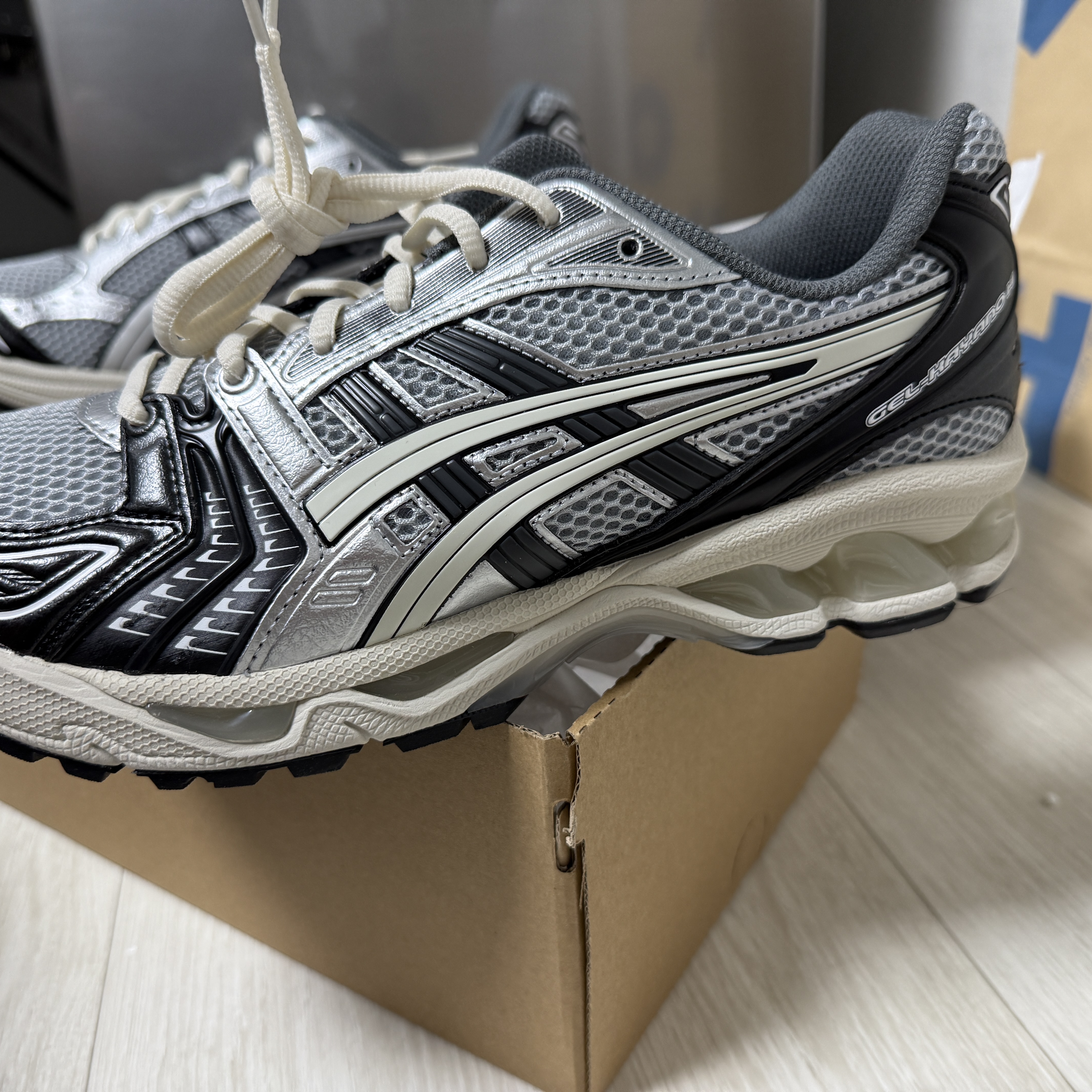 Asics Gel-Kayano 14 White Black 착용 스타일