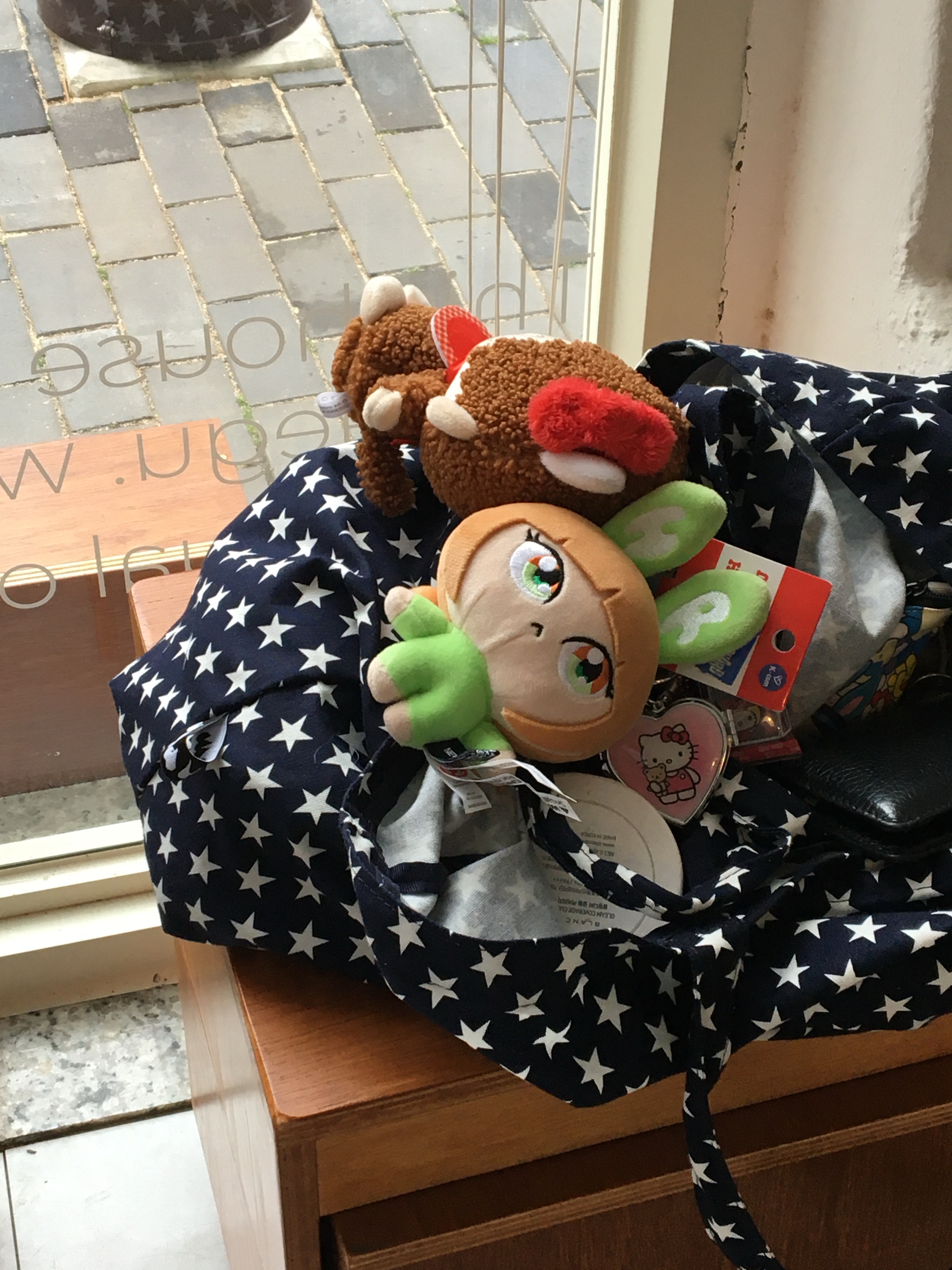 NewJeans x Murakami Plush Keyring Haerin 착용 스타일 - 3