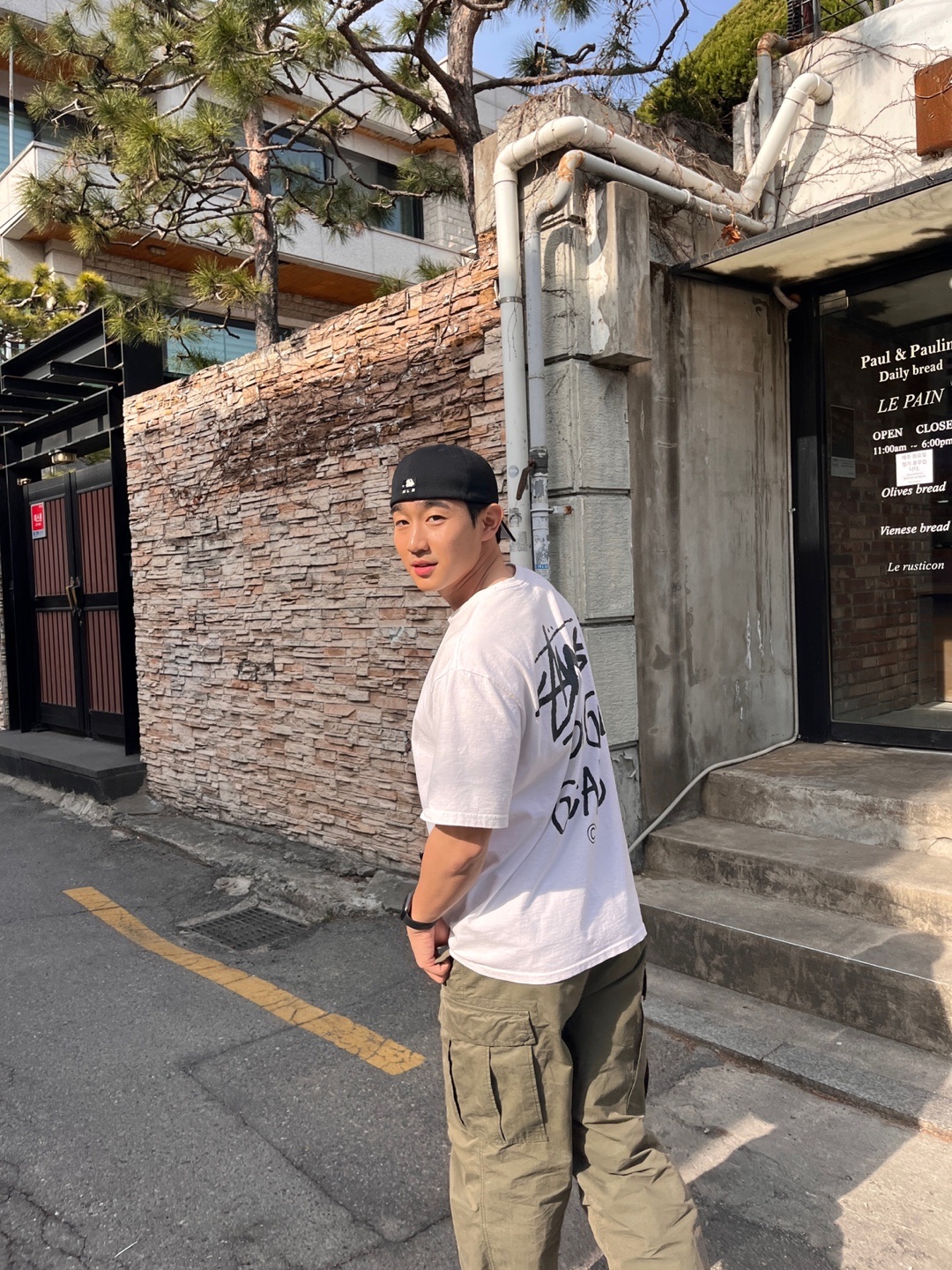 Stussy Tough Gear T-Shirt White 착용 스타일 - 3