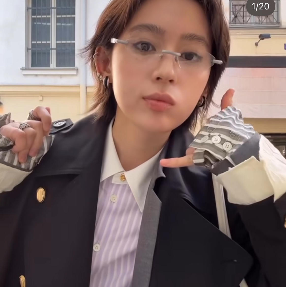 Gentle Monster x Maison Margiela MM219 Silver Clear 착용 스타일 - 2