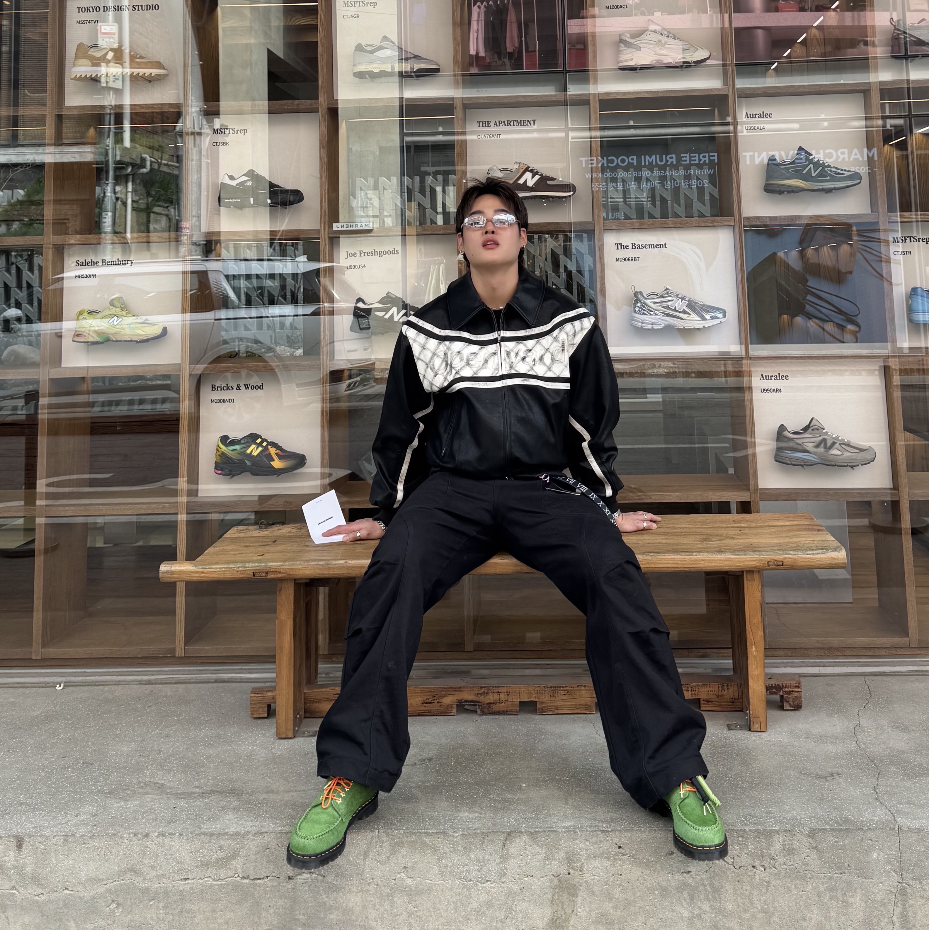 Dr. Martens x Awake NY Lowell Hair On Leather Moc Toe Shoes Green 착용 스타일 - 2