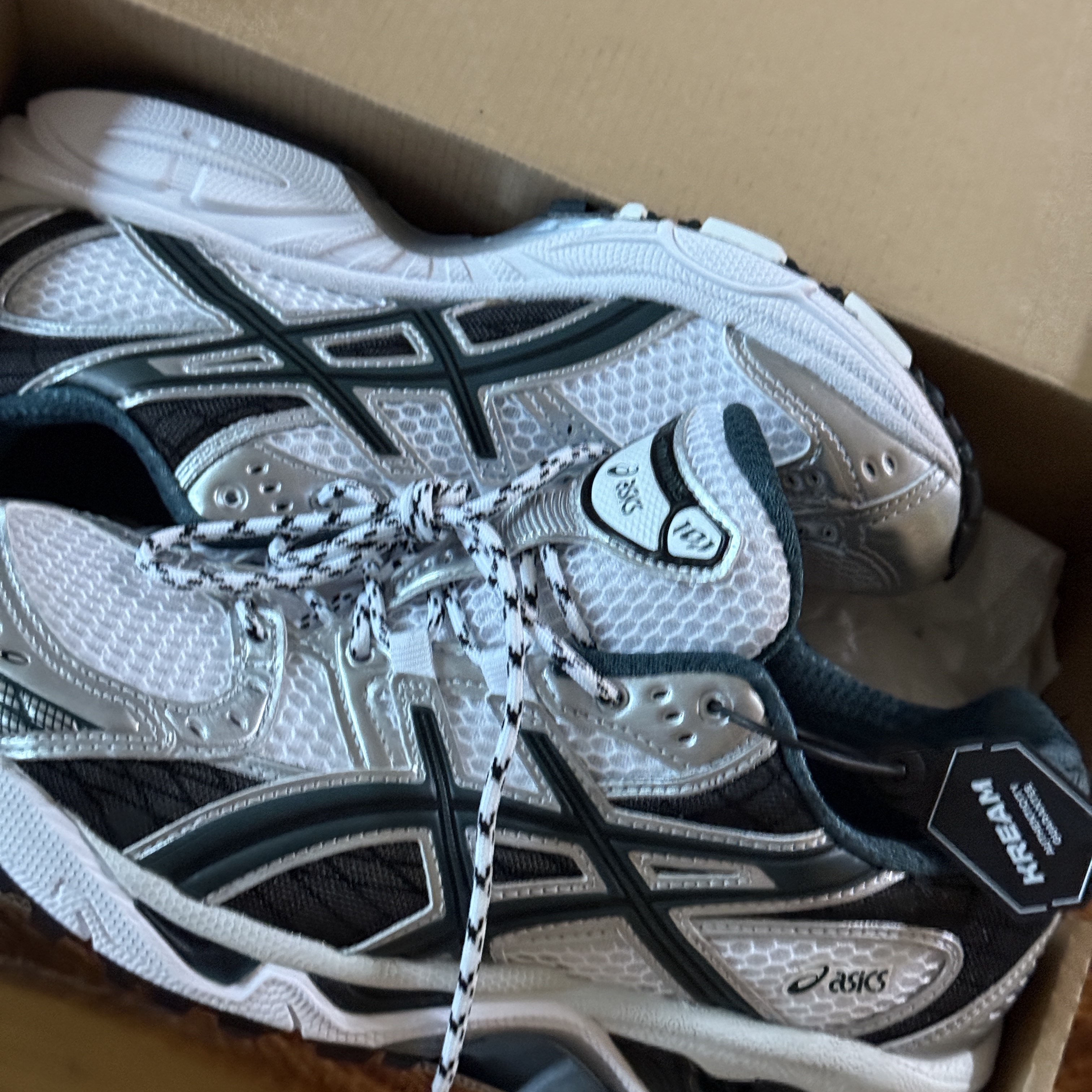 Asics Gel-Nimbus 10.1 White Saxon Green 착용 스타일