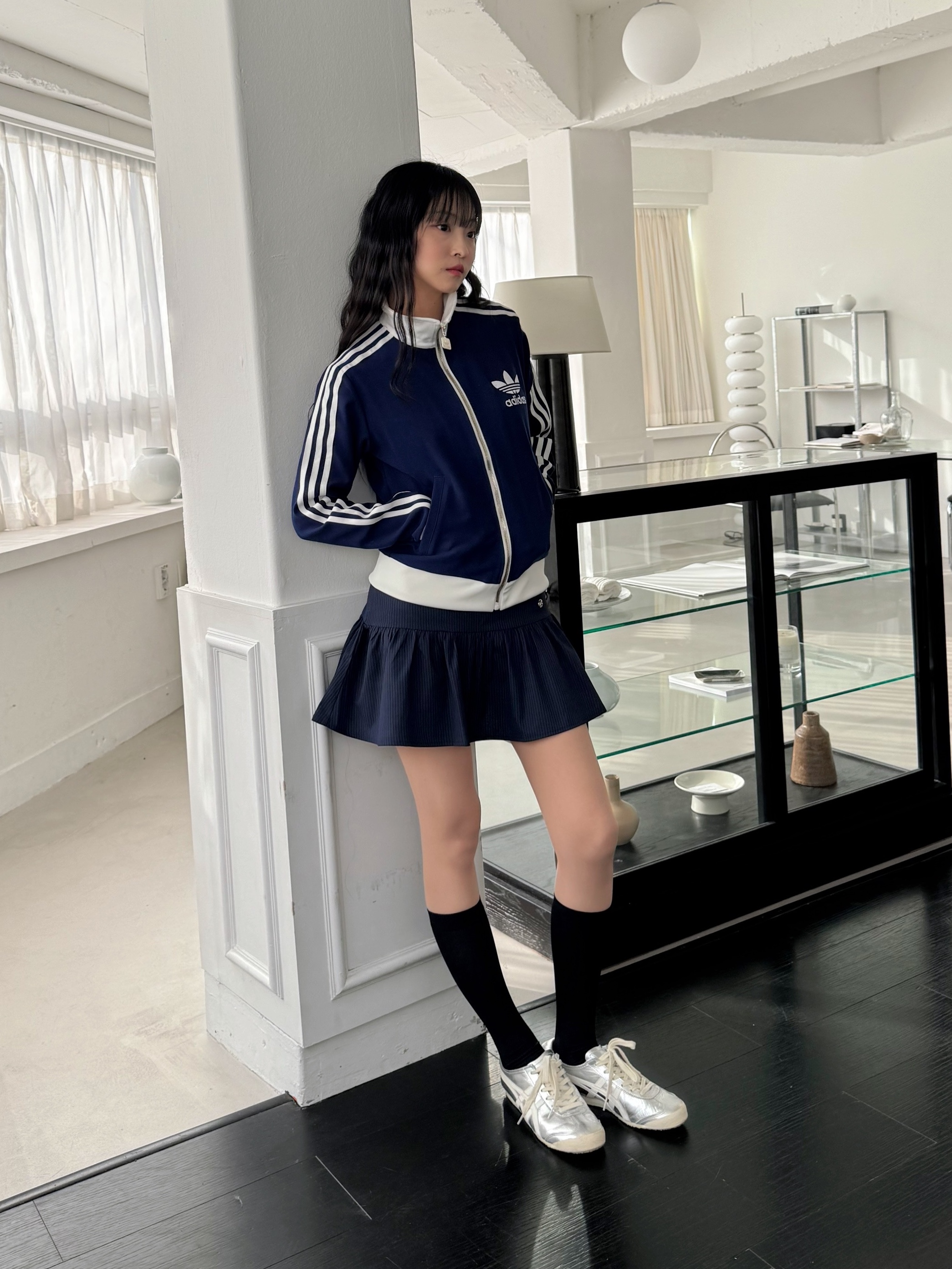 Onitsuka Tiger Mexico 66 Silver Off White, (W) Adidas Premium Originals Track Top Dark Blue Off White - KR Sizing 착용 스타일
