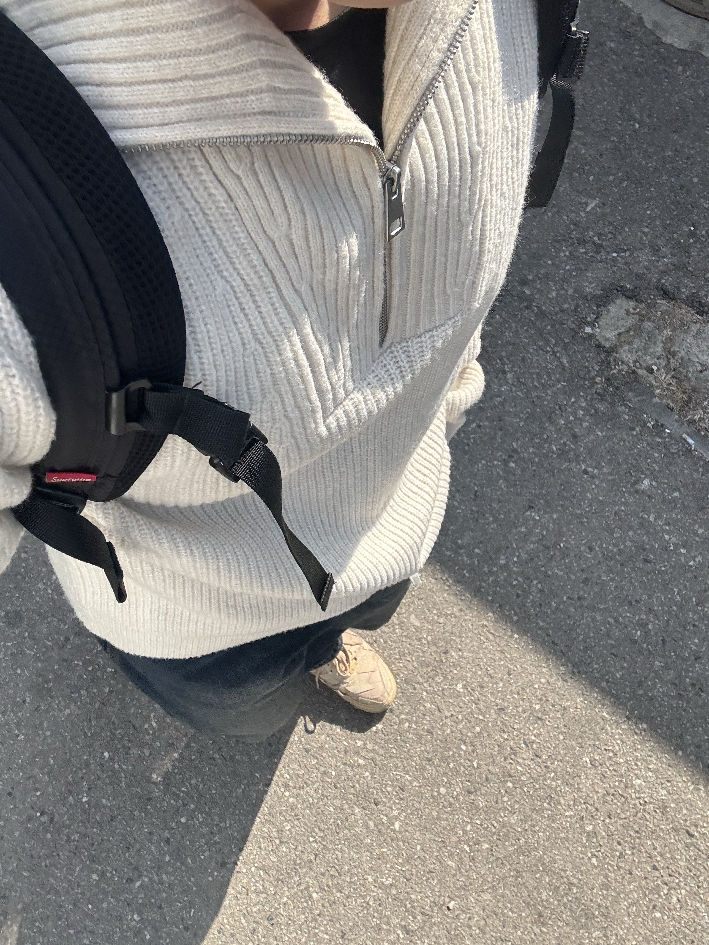 Supreme Backpack Black - 22SS 착용 스타일