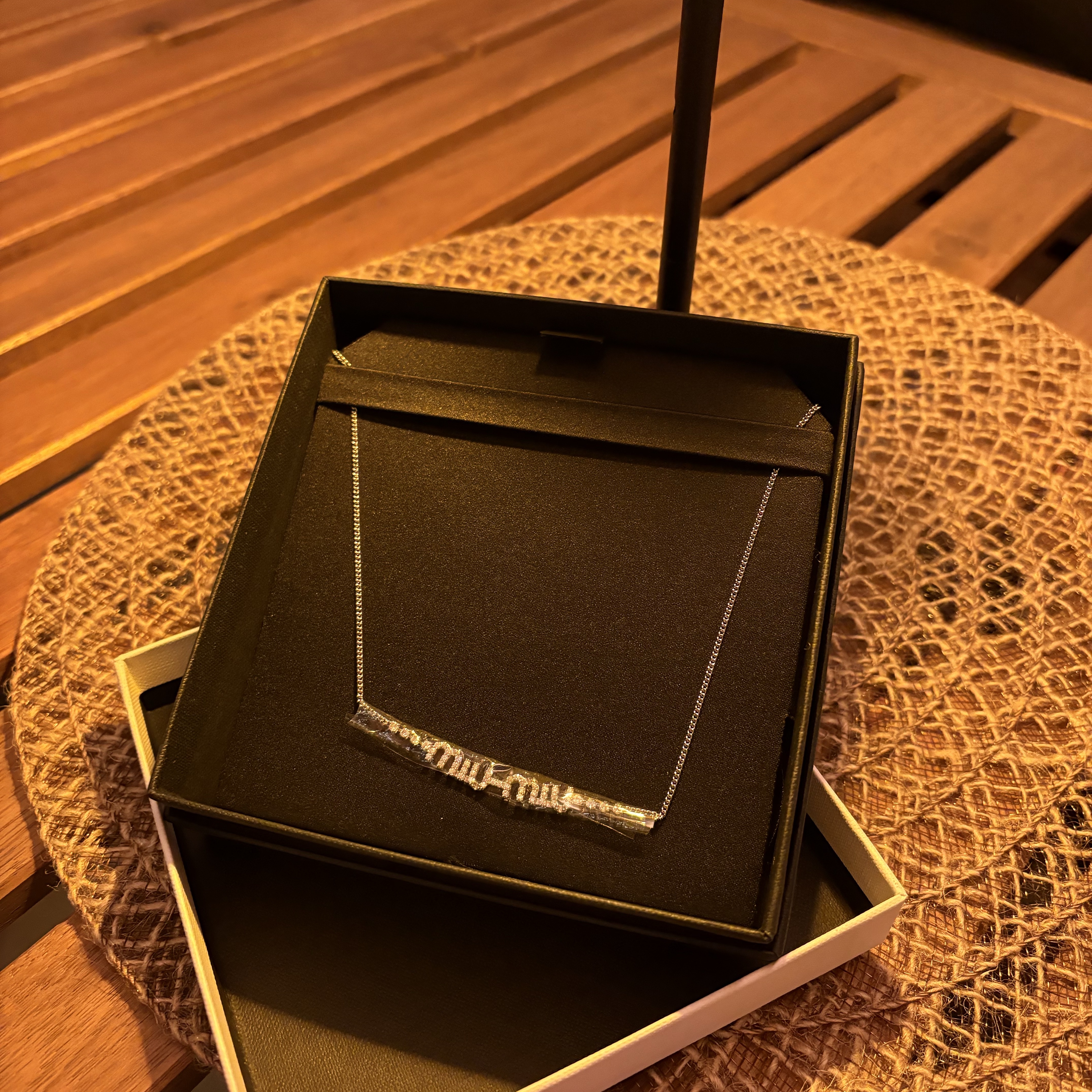 (W) Miu Miu Crystal Metal Necklace Steel Crystal 착용 스타일