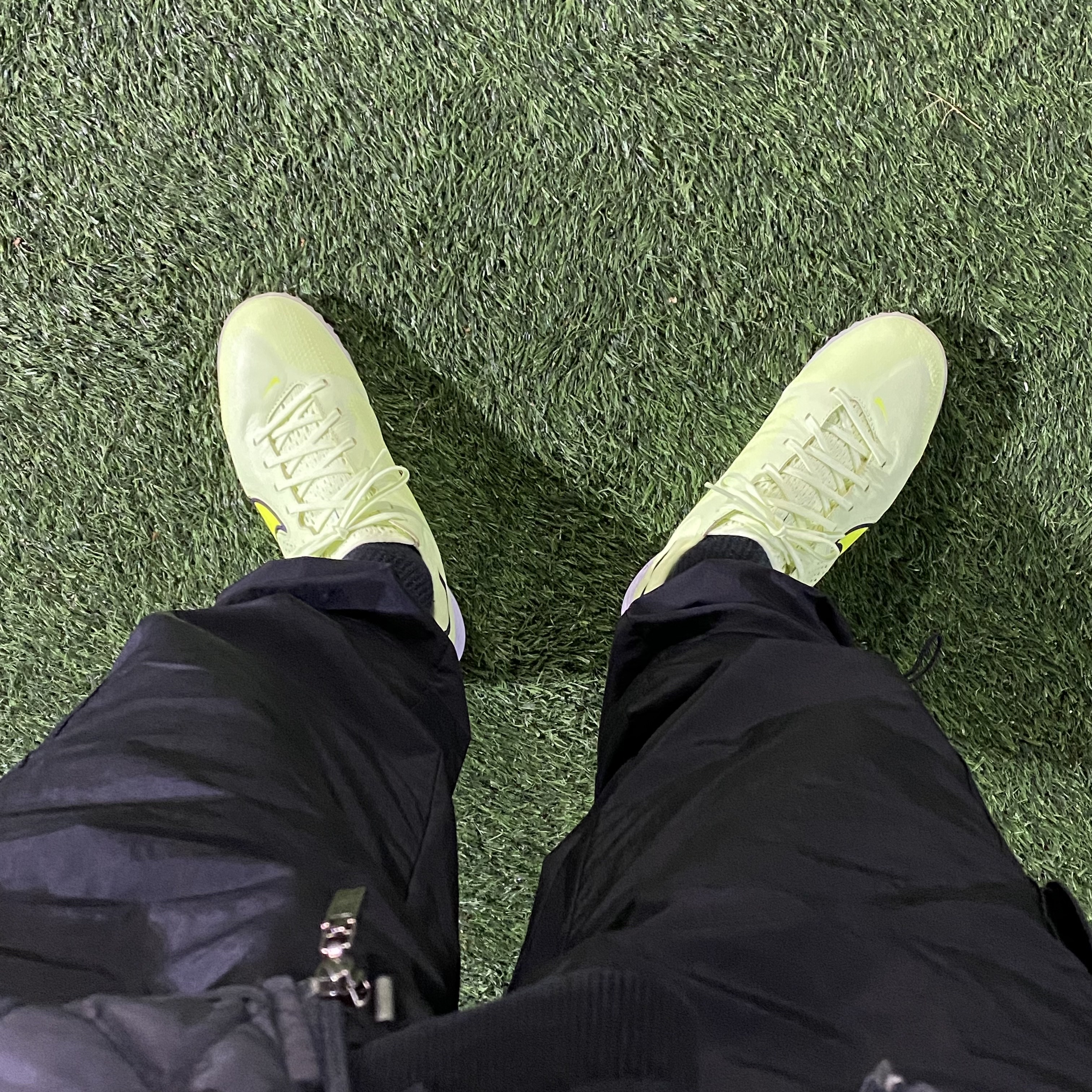 Nike React Tiempo Legend 9 Pro TF Barely Volt, Crocs Echo Clog Black 착용 스타일 - 1