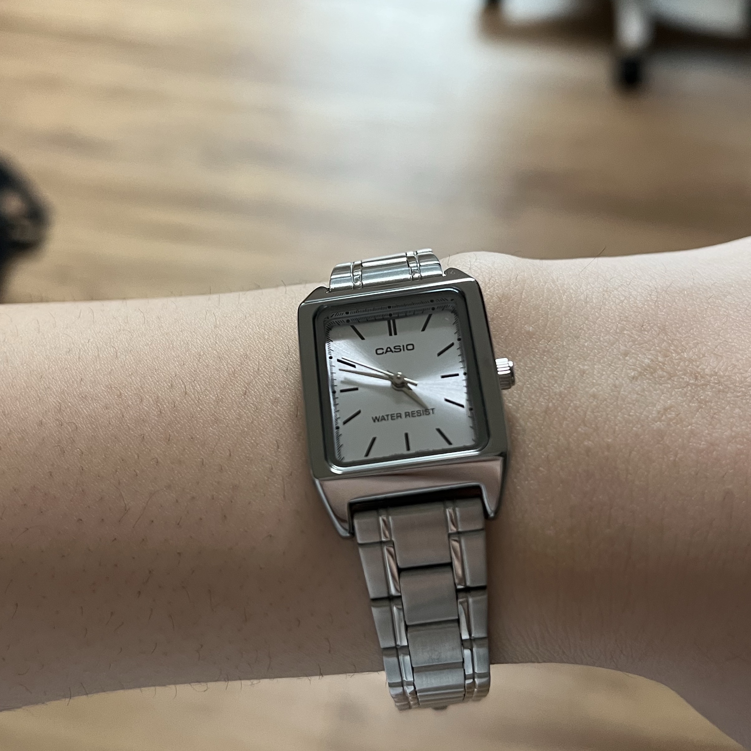 Casio LTP-V007D-2E 착용 스타일