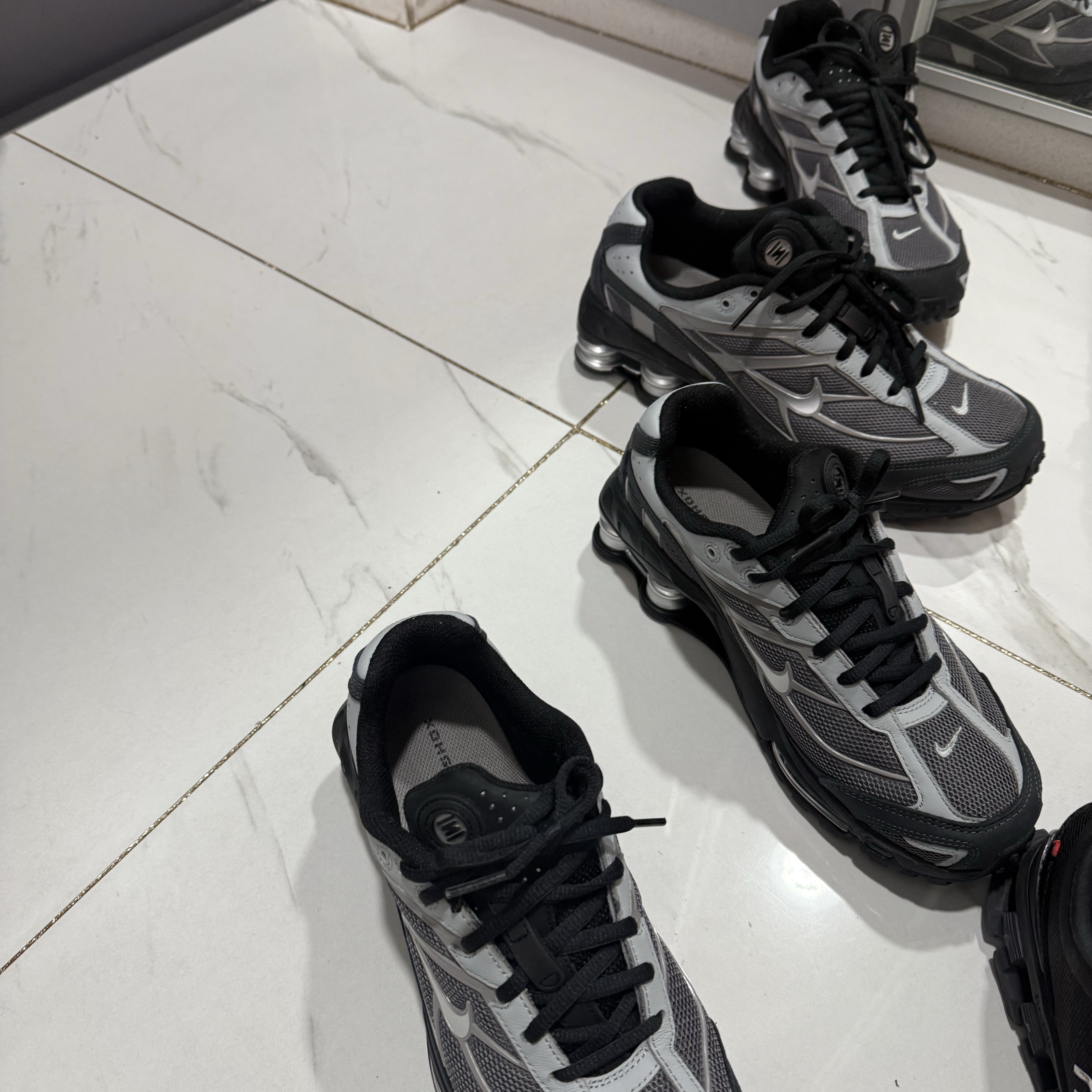 Nike Shox Ride 2 Light Graphite Anthracite 착용 스타일