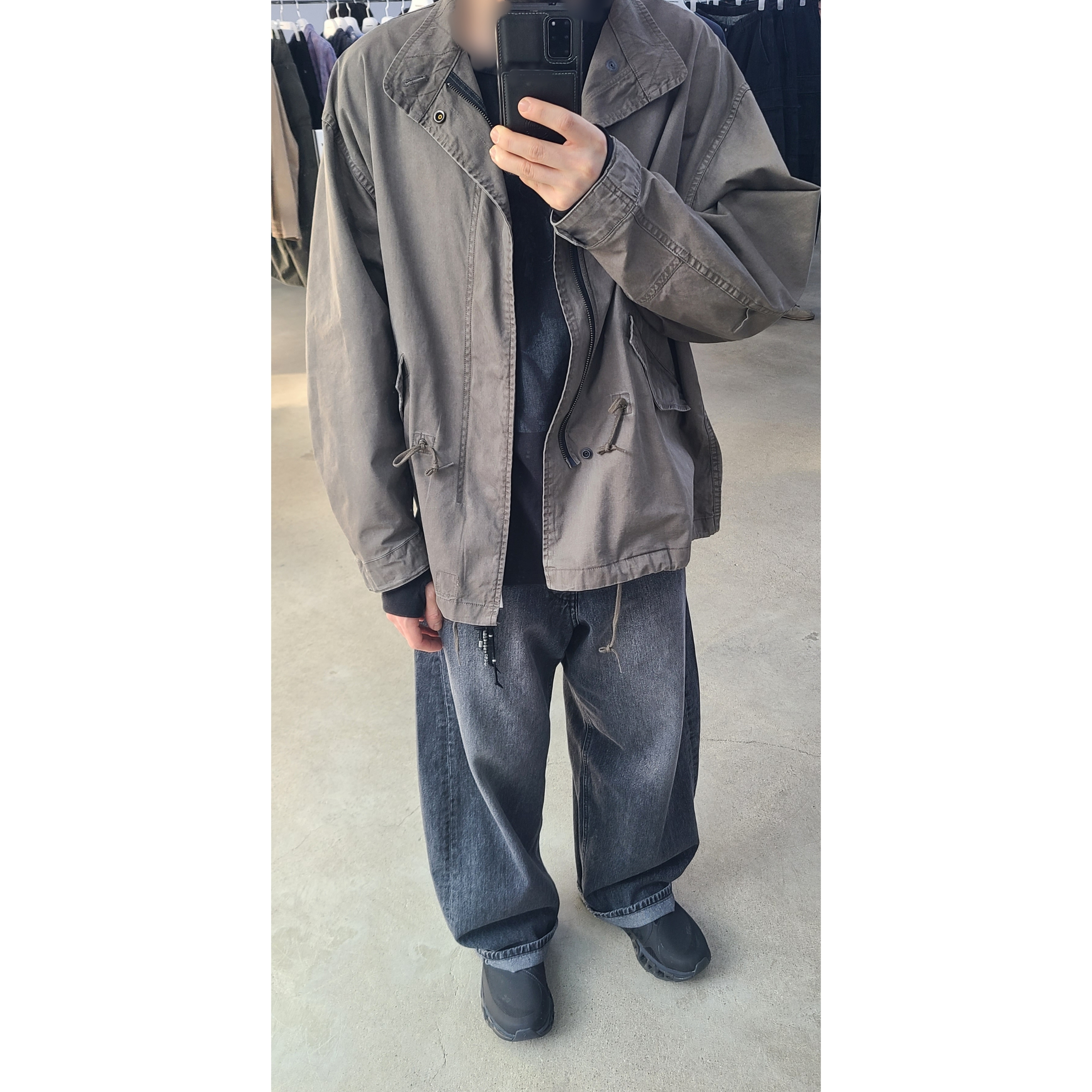 Hatchingroom Wide Curve Jeans Washed Black, On Running x Post Archive Faction (Paf) Cloudmonster 2 Black Magnet 착용 스타일 - 1