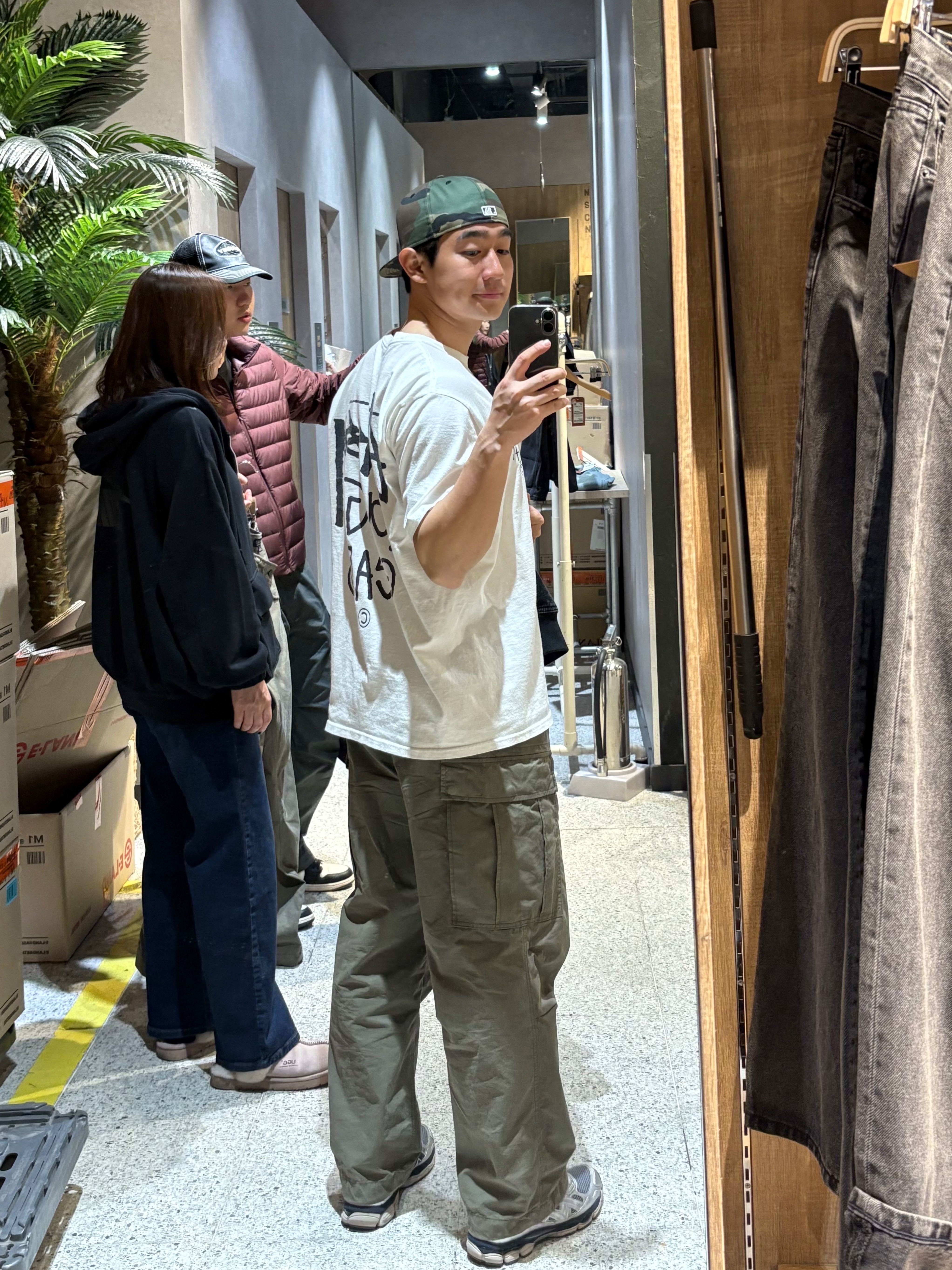 Stussy Tough Gear T-Shirt White 착용 스타일 - 1